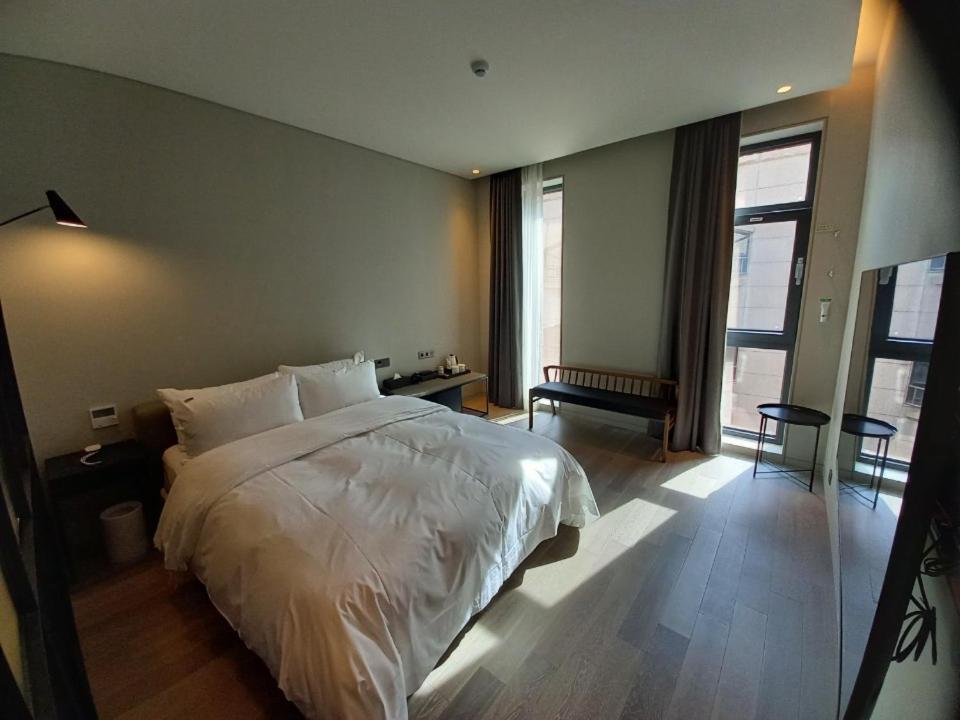 Deluxe King Room - Photo 4
