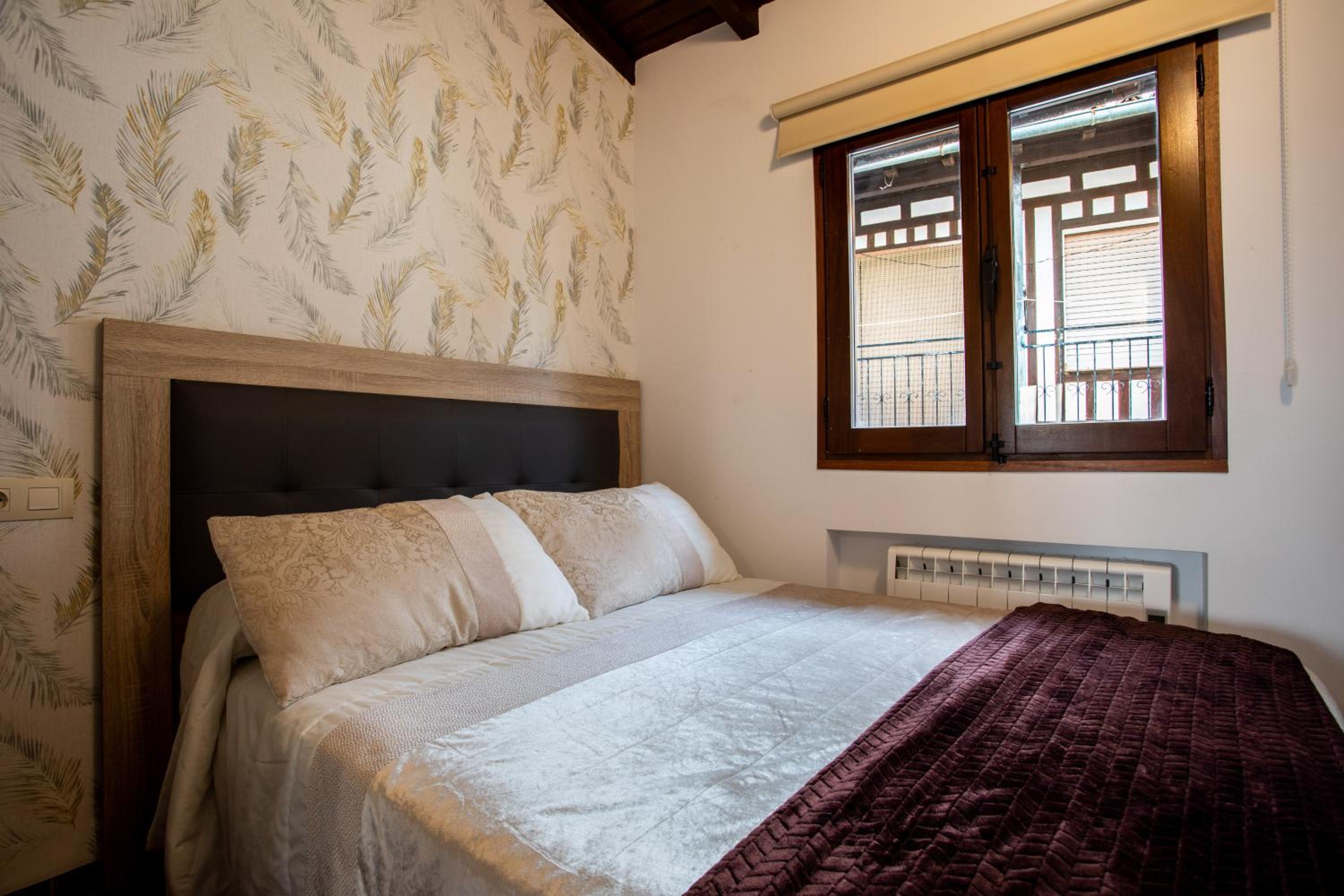 Two-Bedroom Apartment with Mountain View - Photo 17
