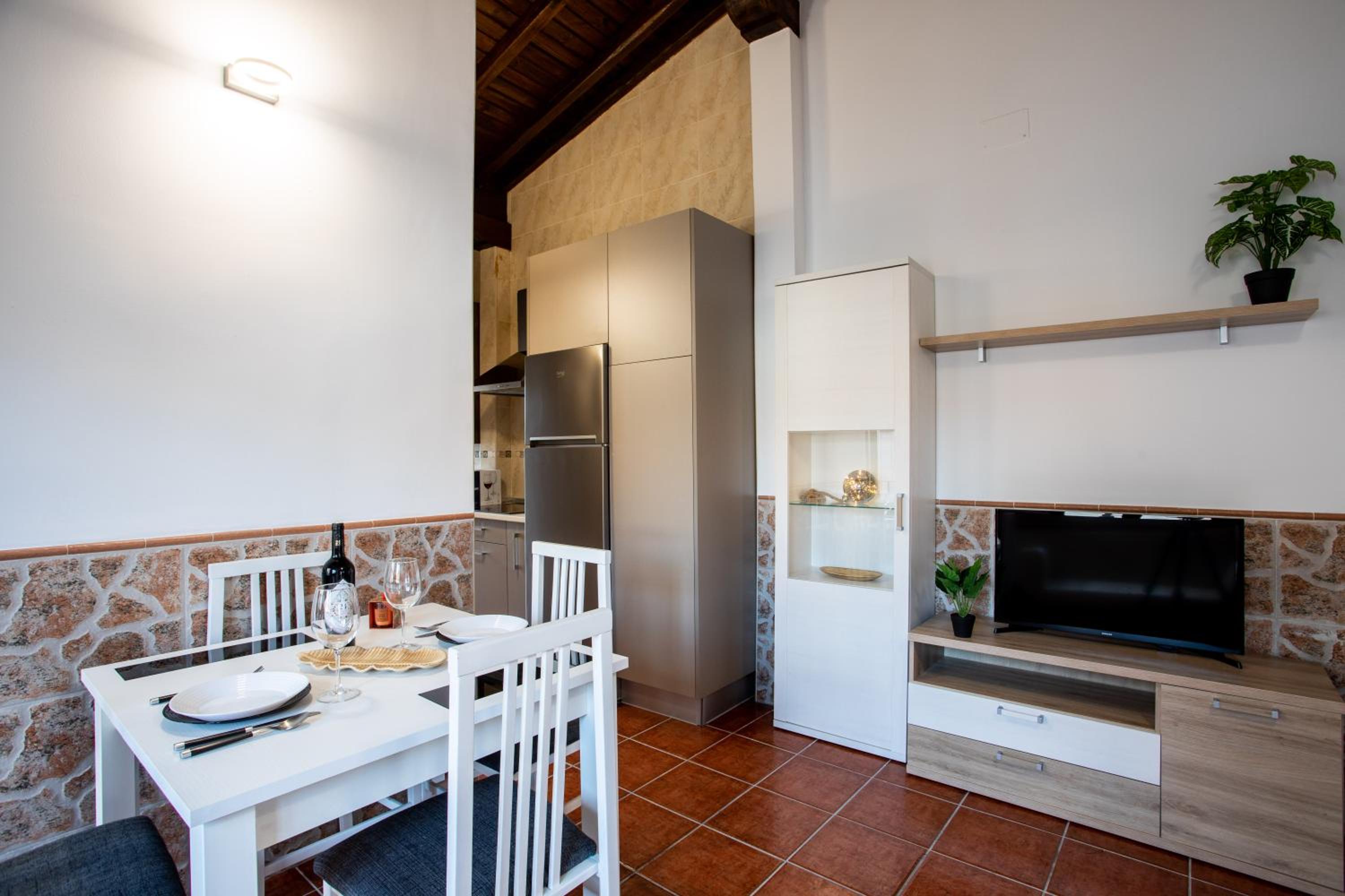Two-Bedroom Apartment with Mountain View - Photo 11