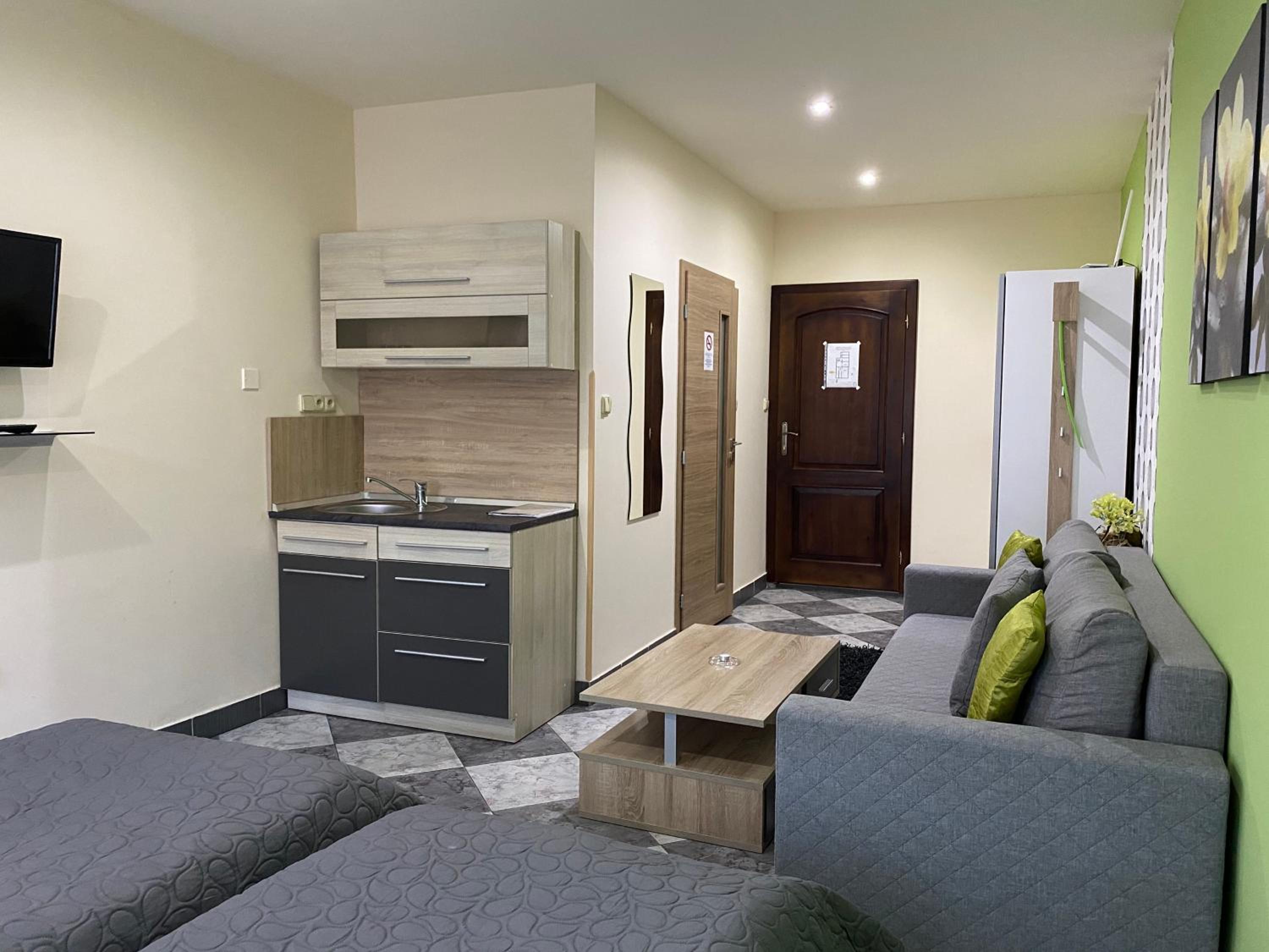 Twin Room with Extra Bed - Photo 3