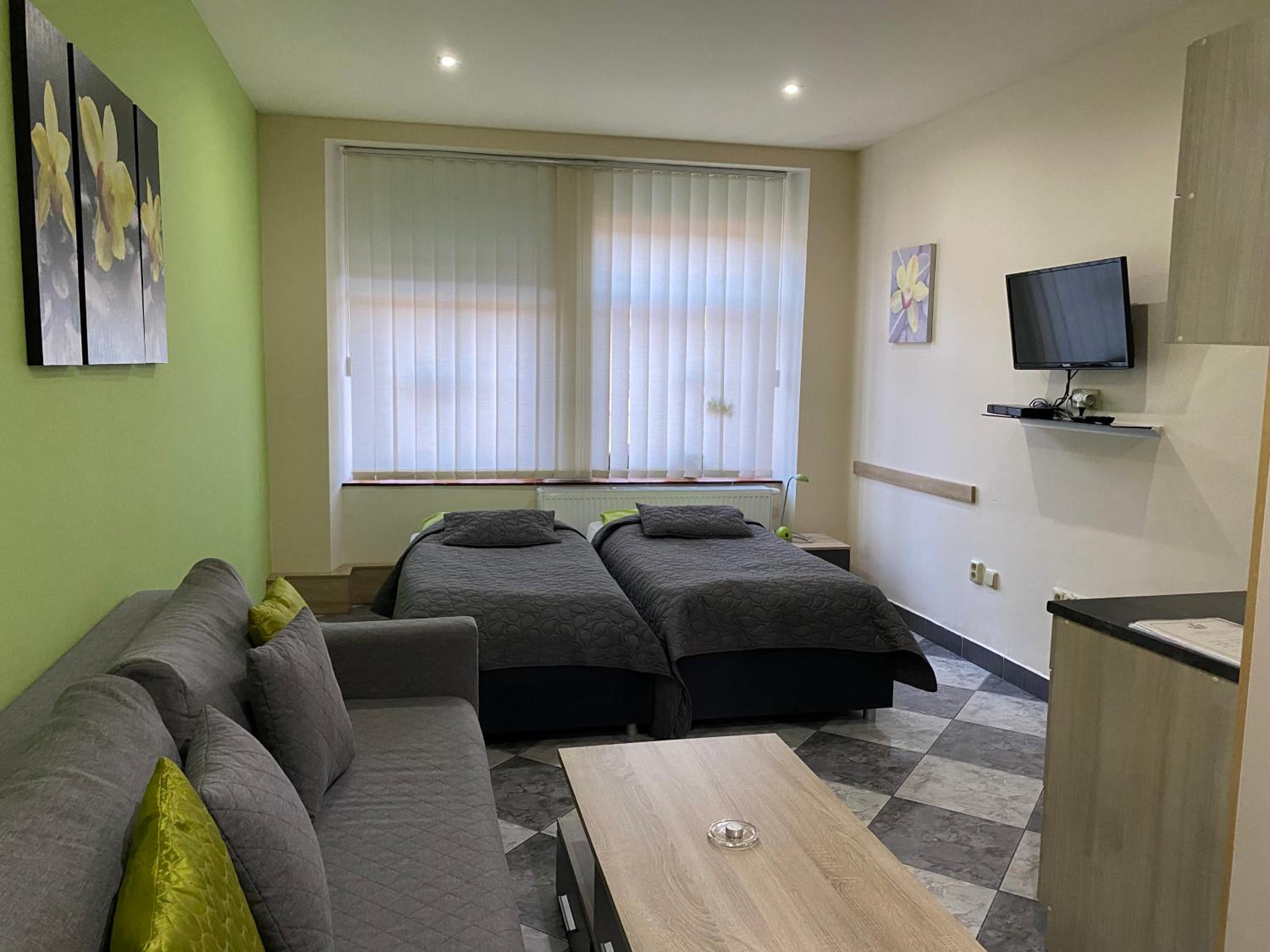 Twin Room with Extra Bed - Photo 9
