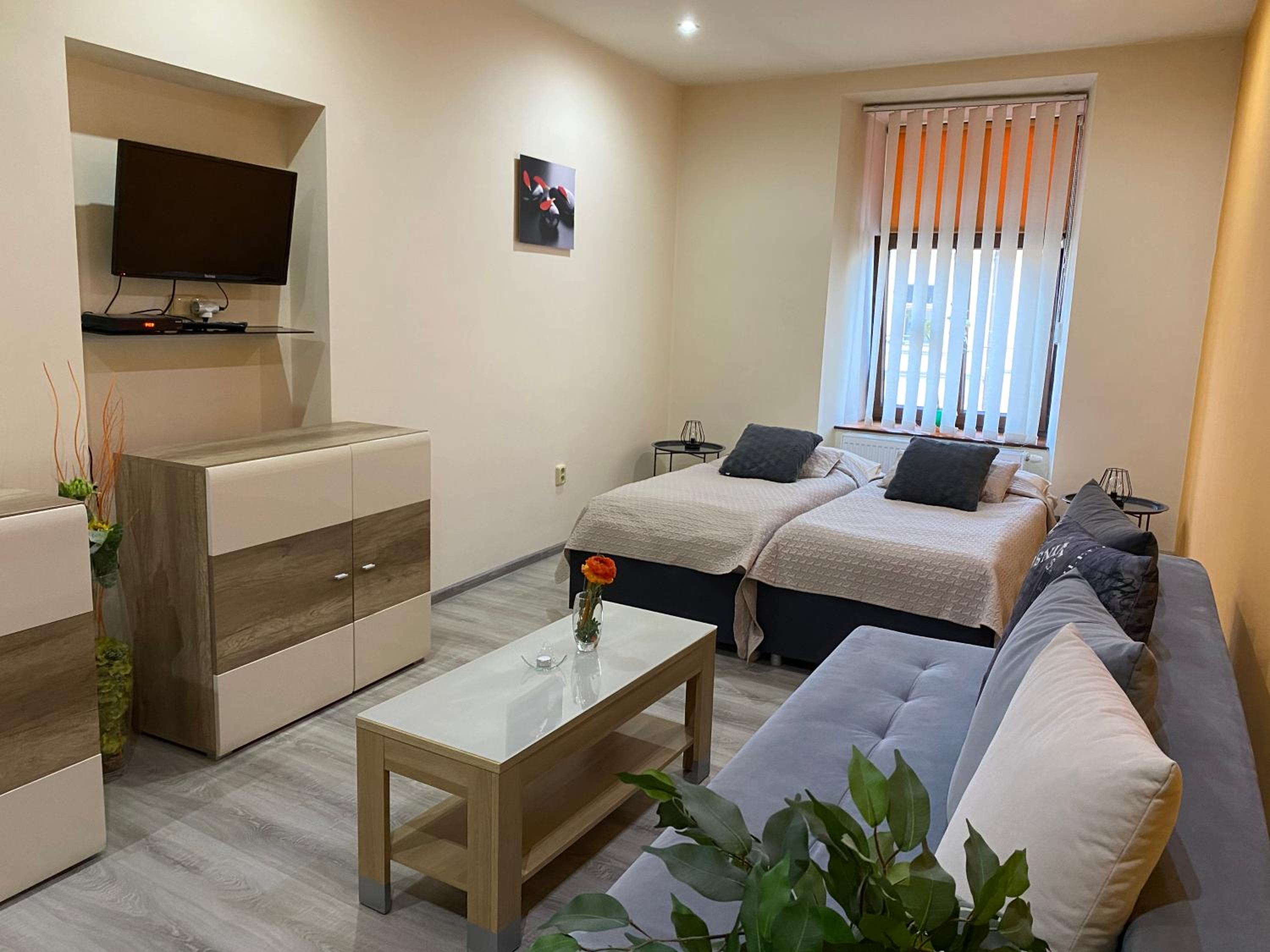 Twin Room with Extra Bed - Photo 10