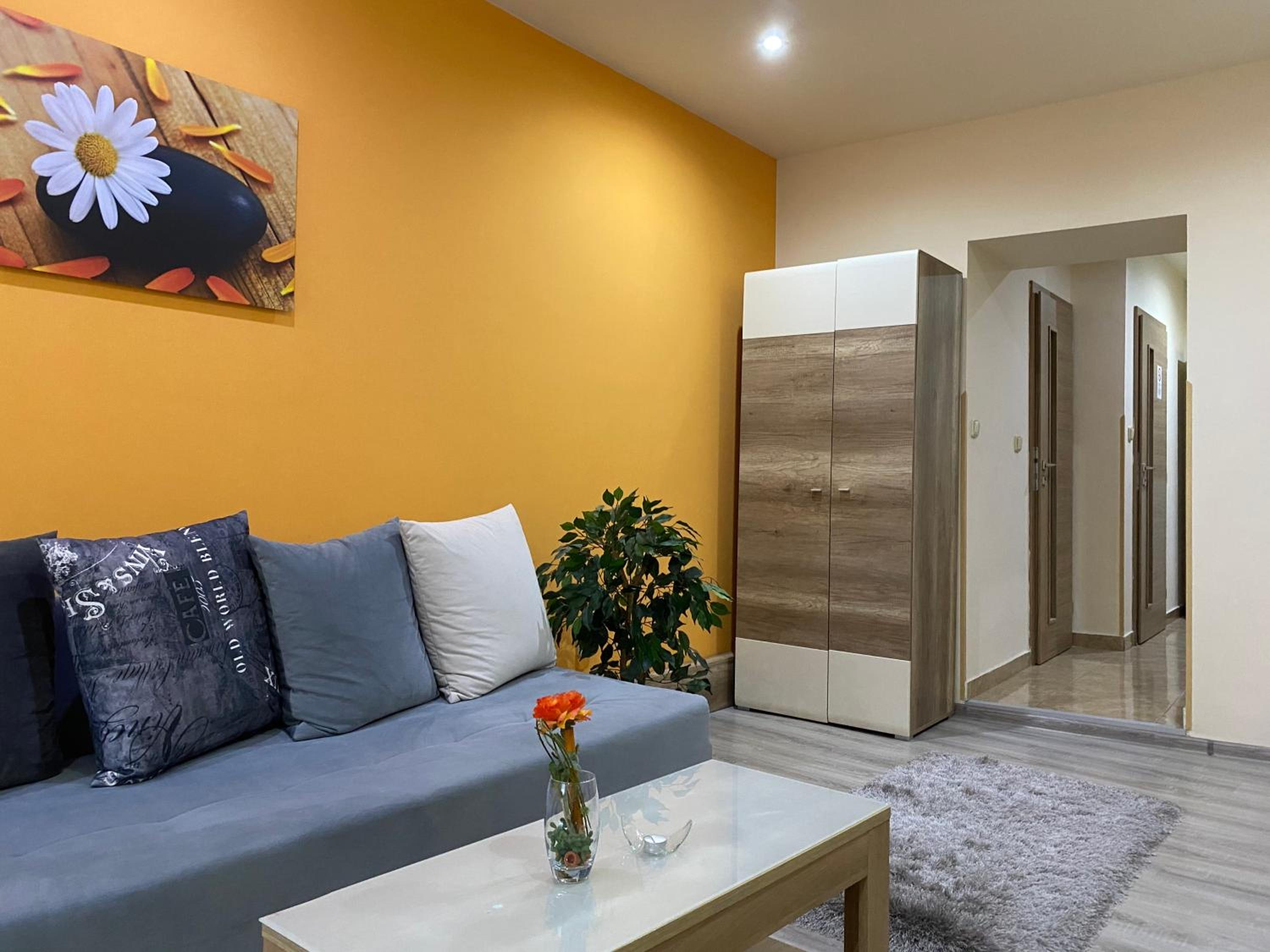 Twin Room with Extra Bed - Photo 12