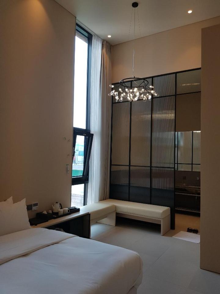 Executive Suite - Photo 2