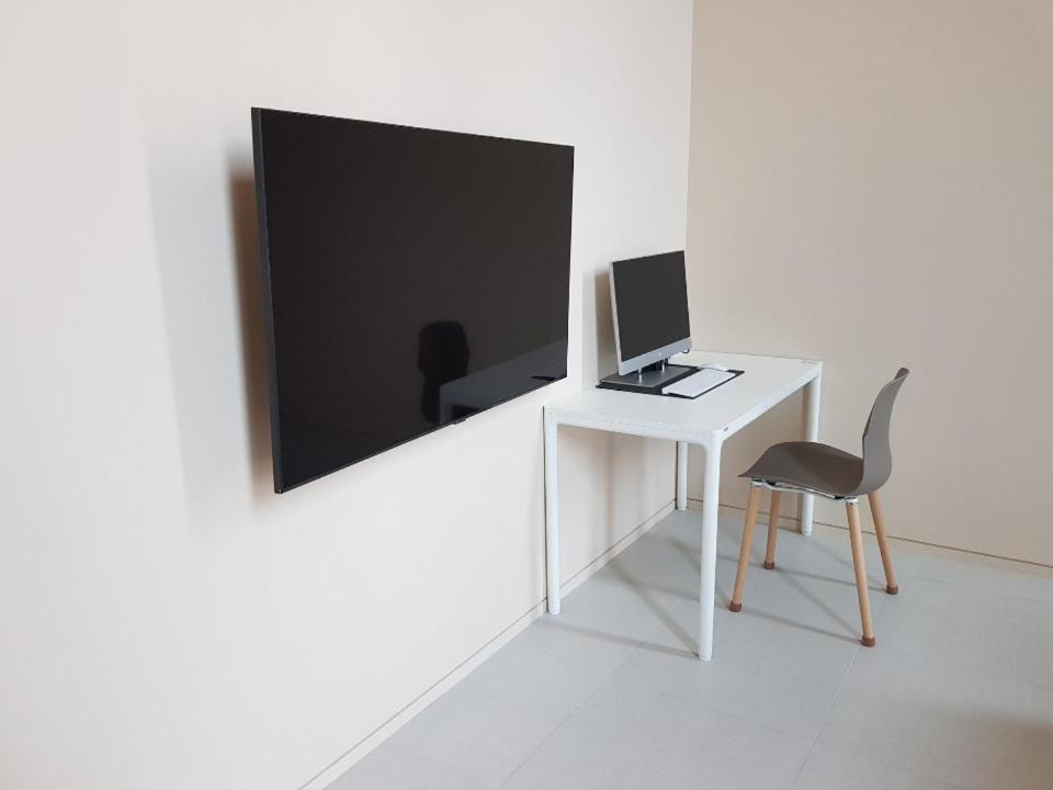 Executive Suite - Photo 6