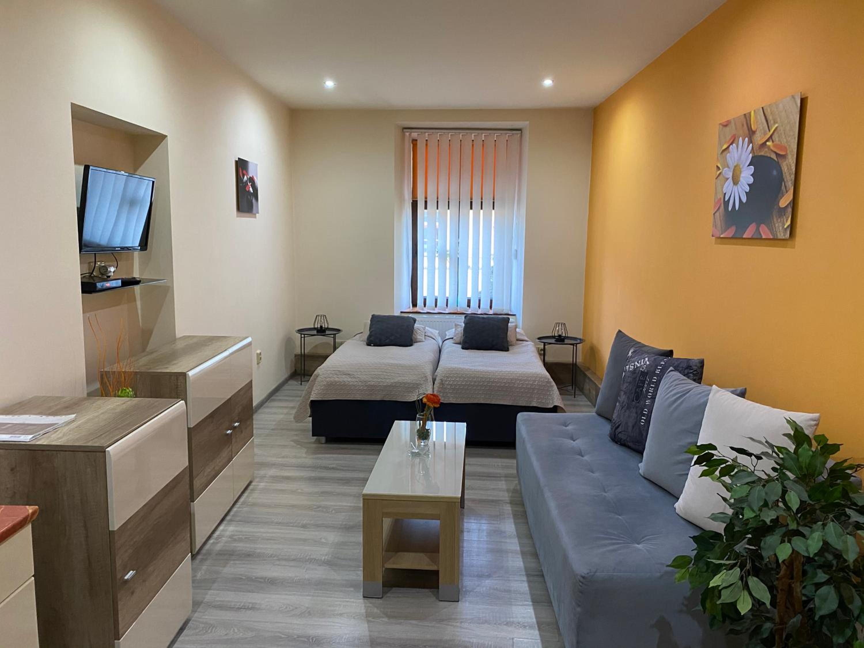 Twin Room with Extra Bed - Photo 5