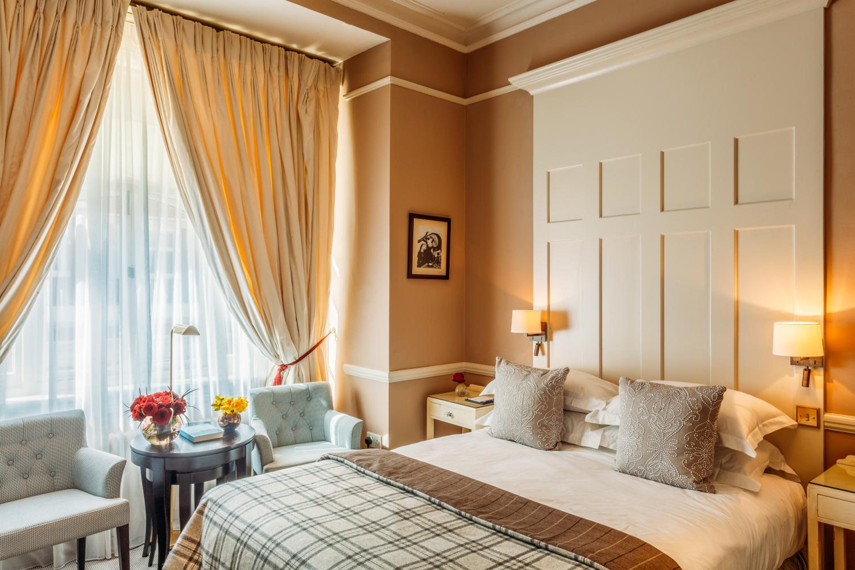 Superior Queen Room at 11 Cadogan Gardens photo 2