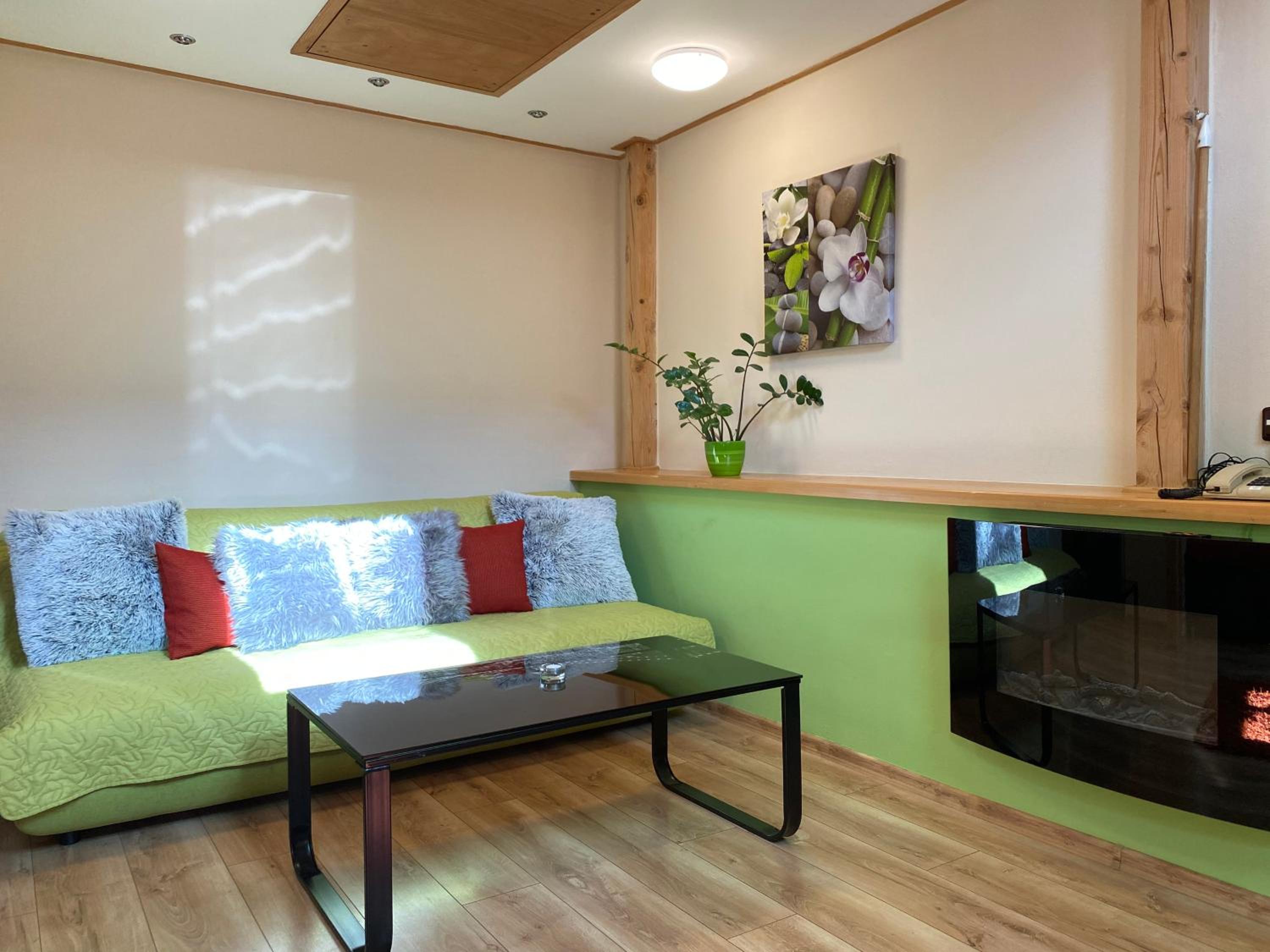 Apartment with Twin Bed