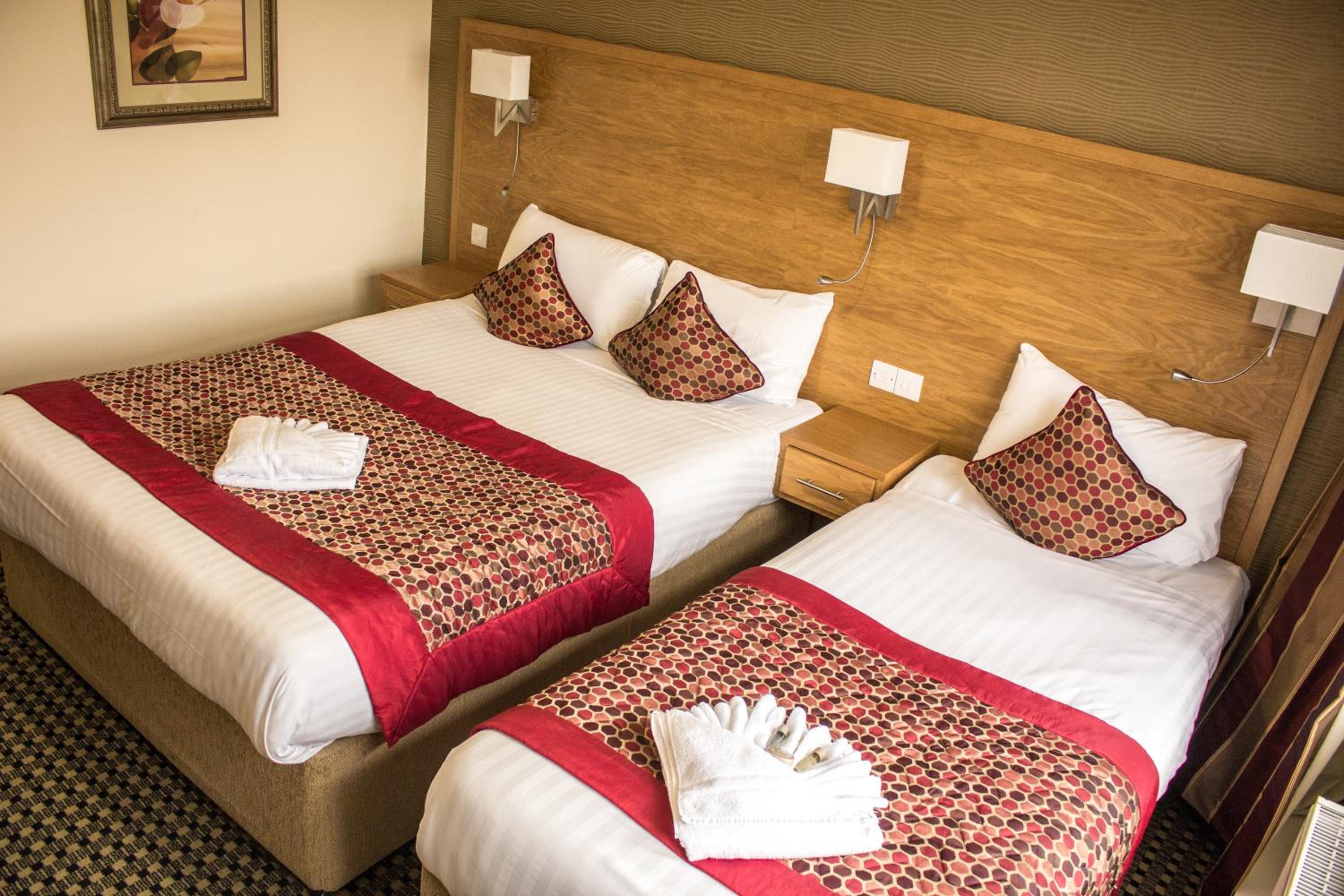King Room With Twin Beds - Non-Smoking - Photo 6