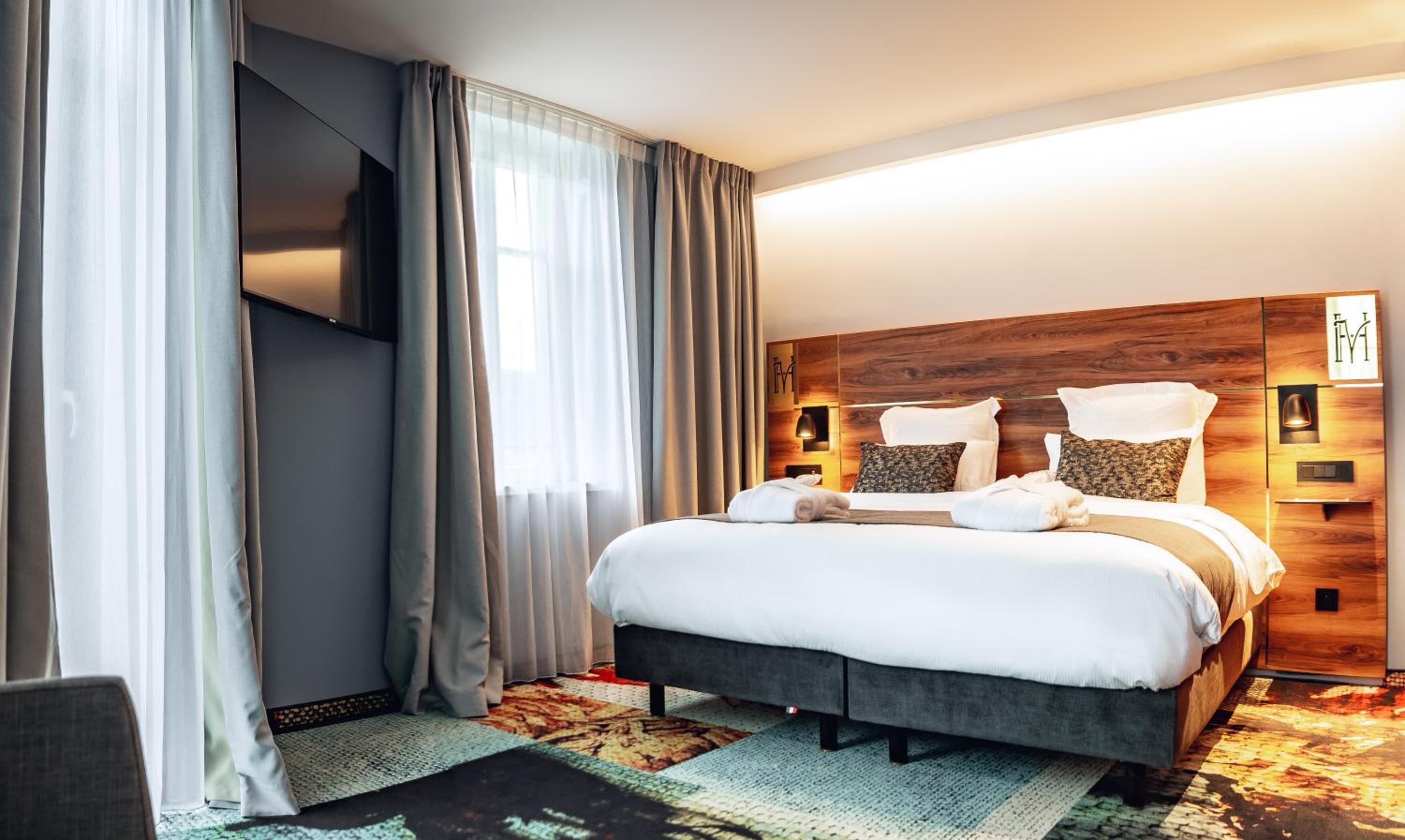 King Suite with Sofa Bed - Photo 5