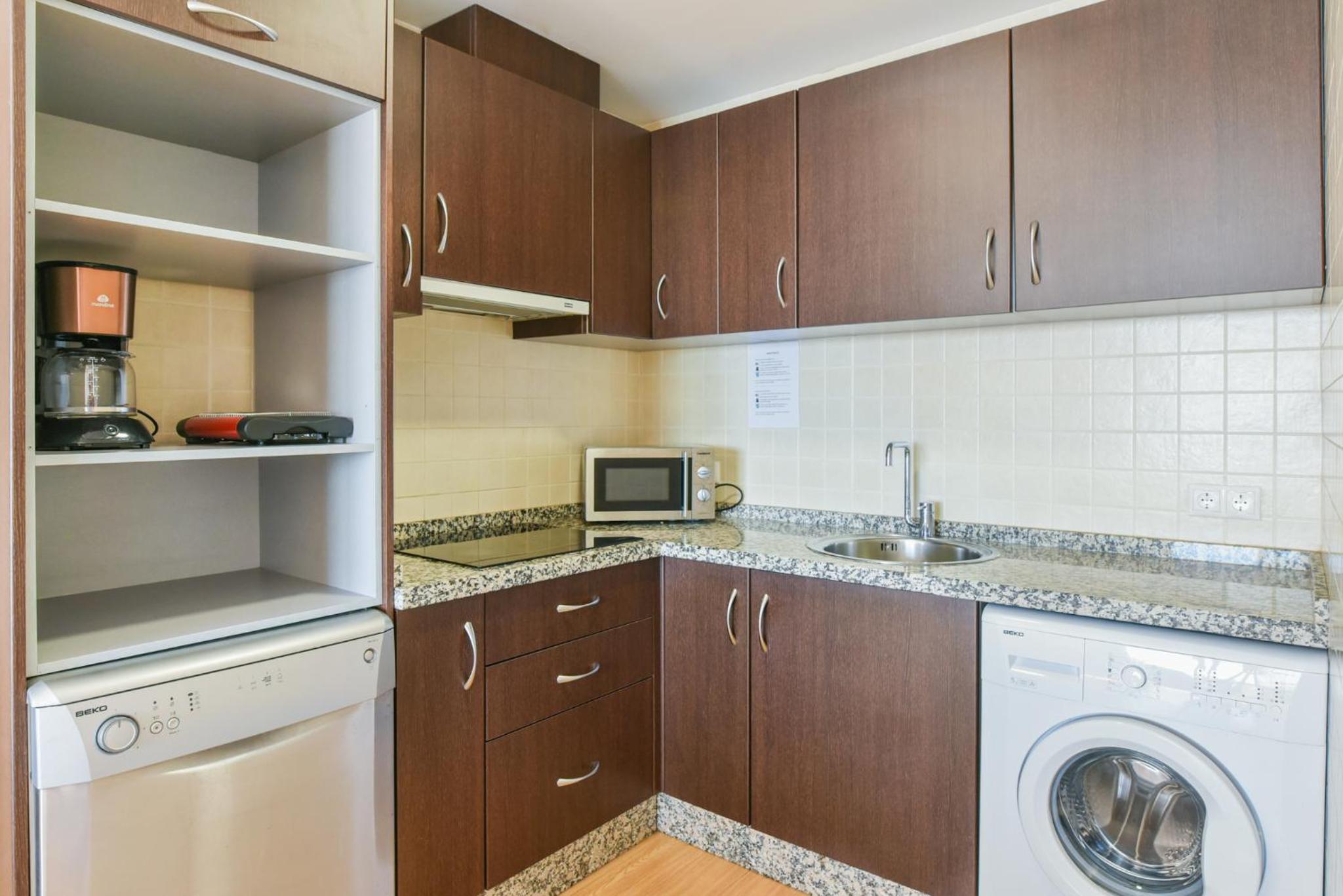 Three-Bedroom Apartment with Frontal Sea View photo 3