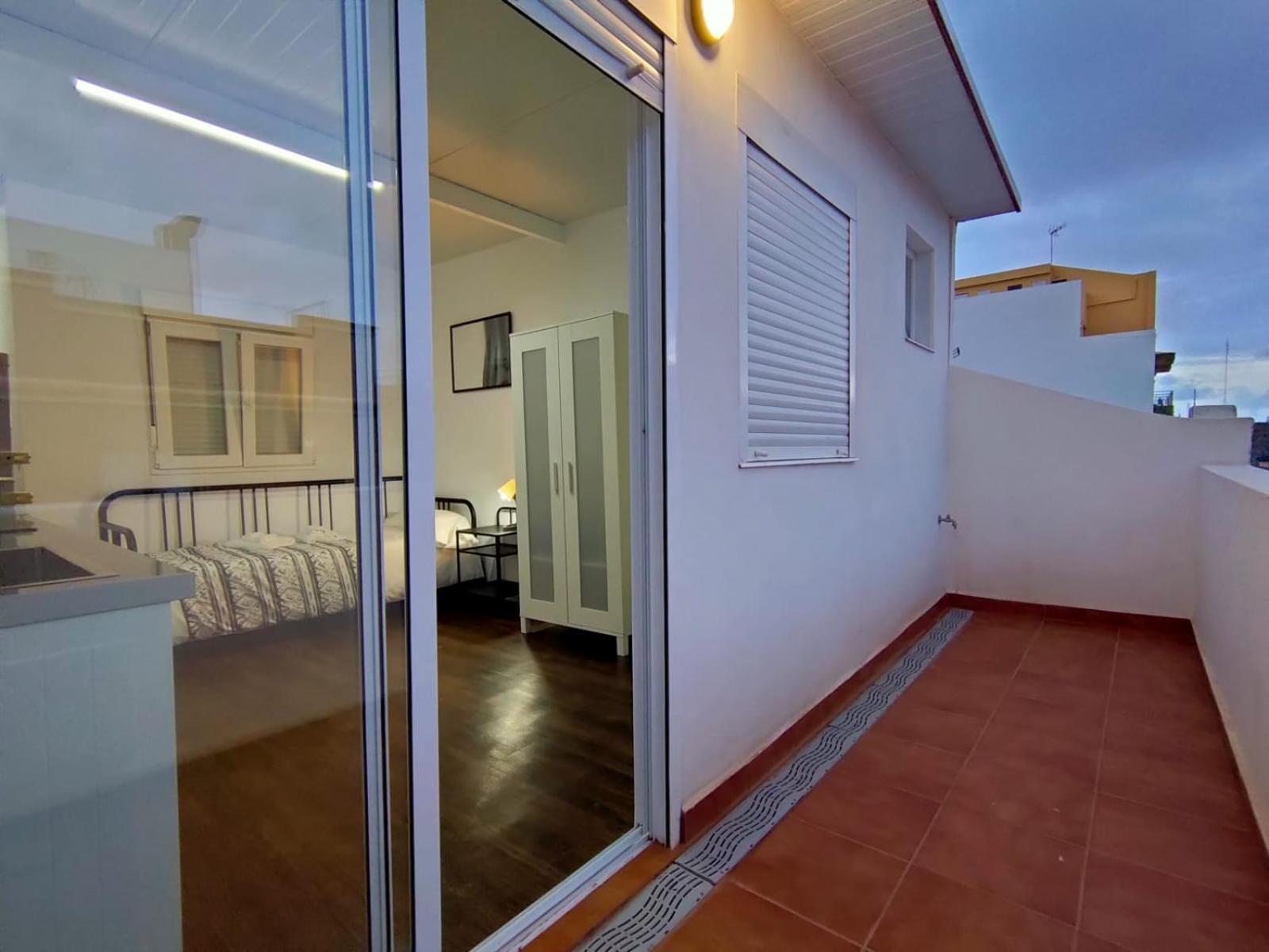 Studio with Balcony photo 2