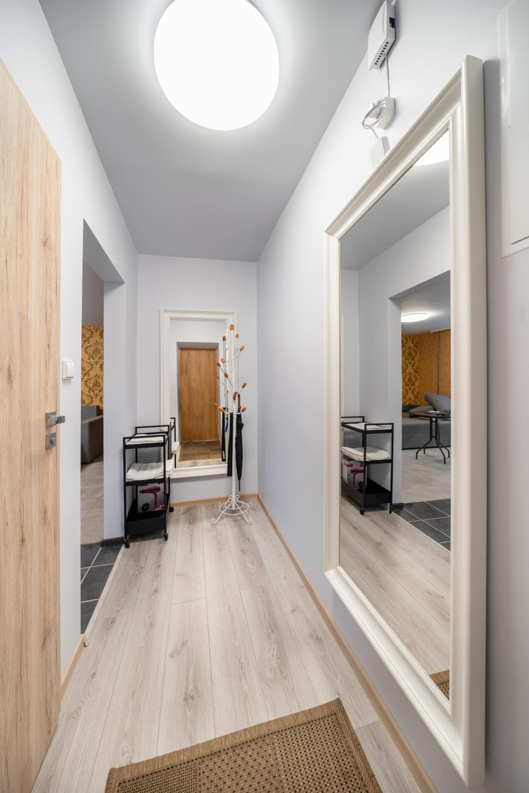 One-Bedroom Apartment - Photo 6