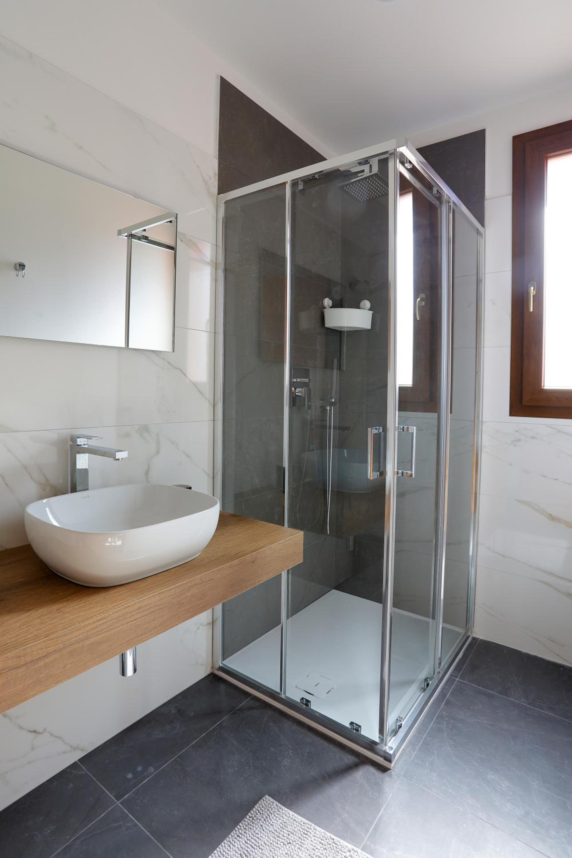 Double or Twin Room - Photo 4