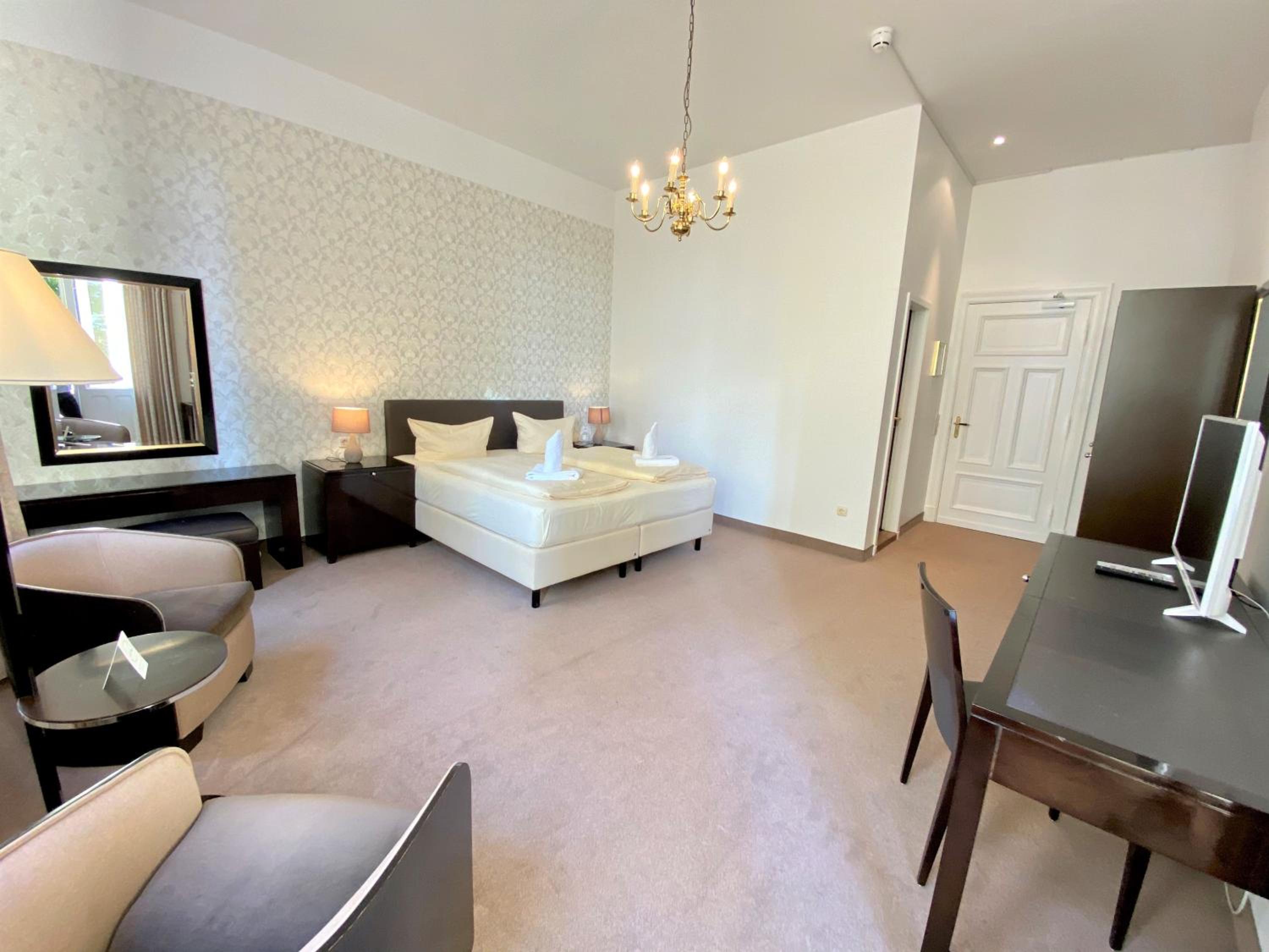 Double Room - Photo 14