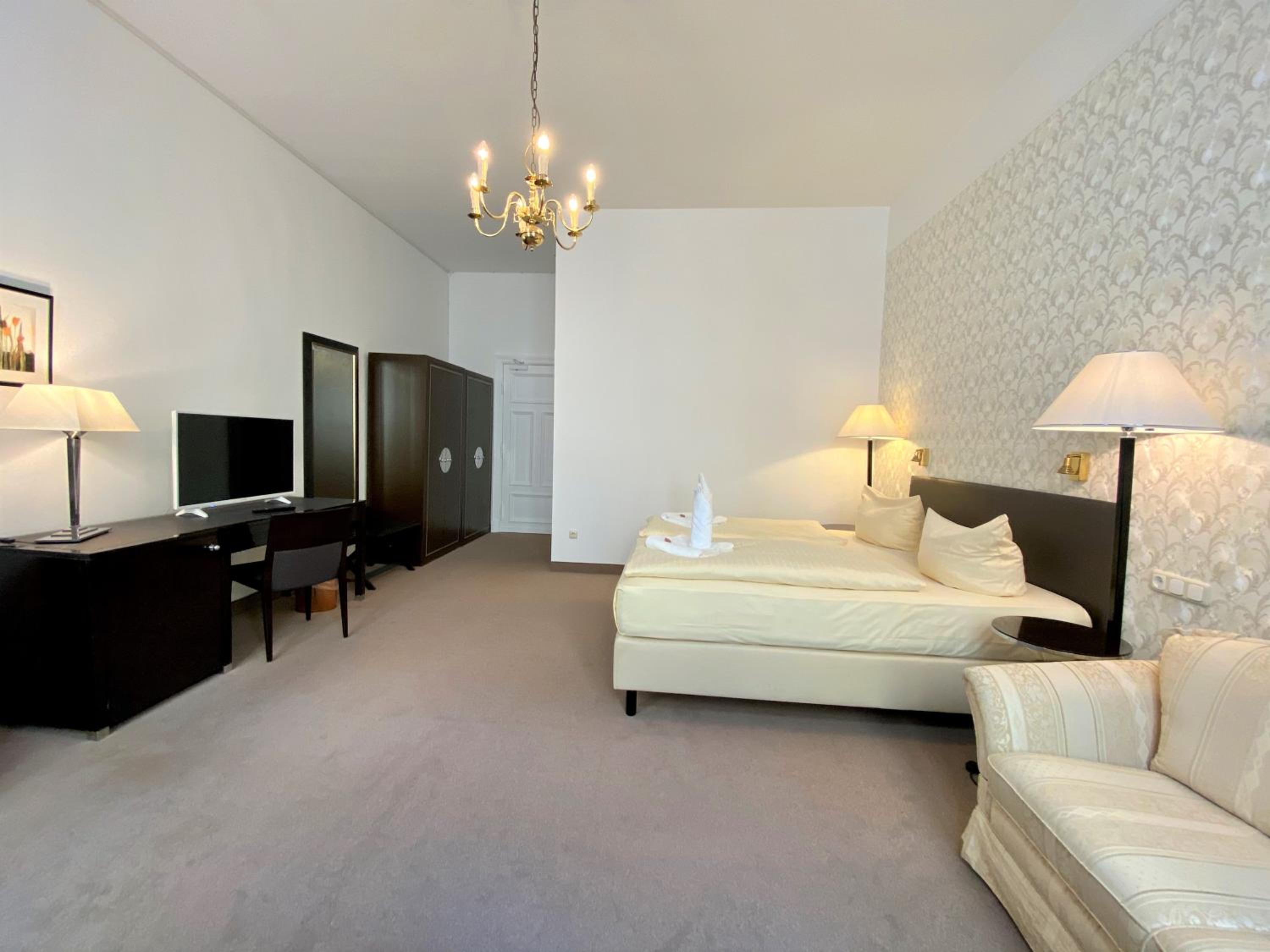 Double Room - Photo 28