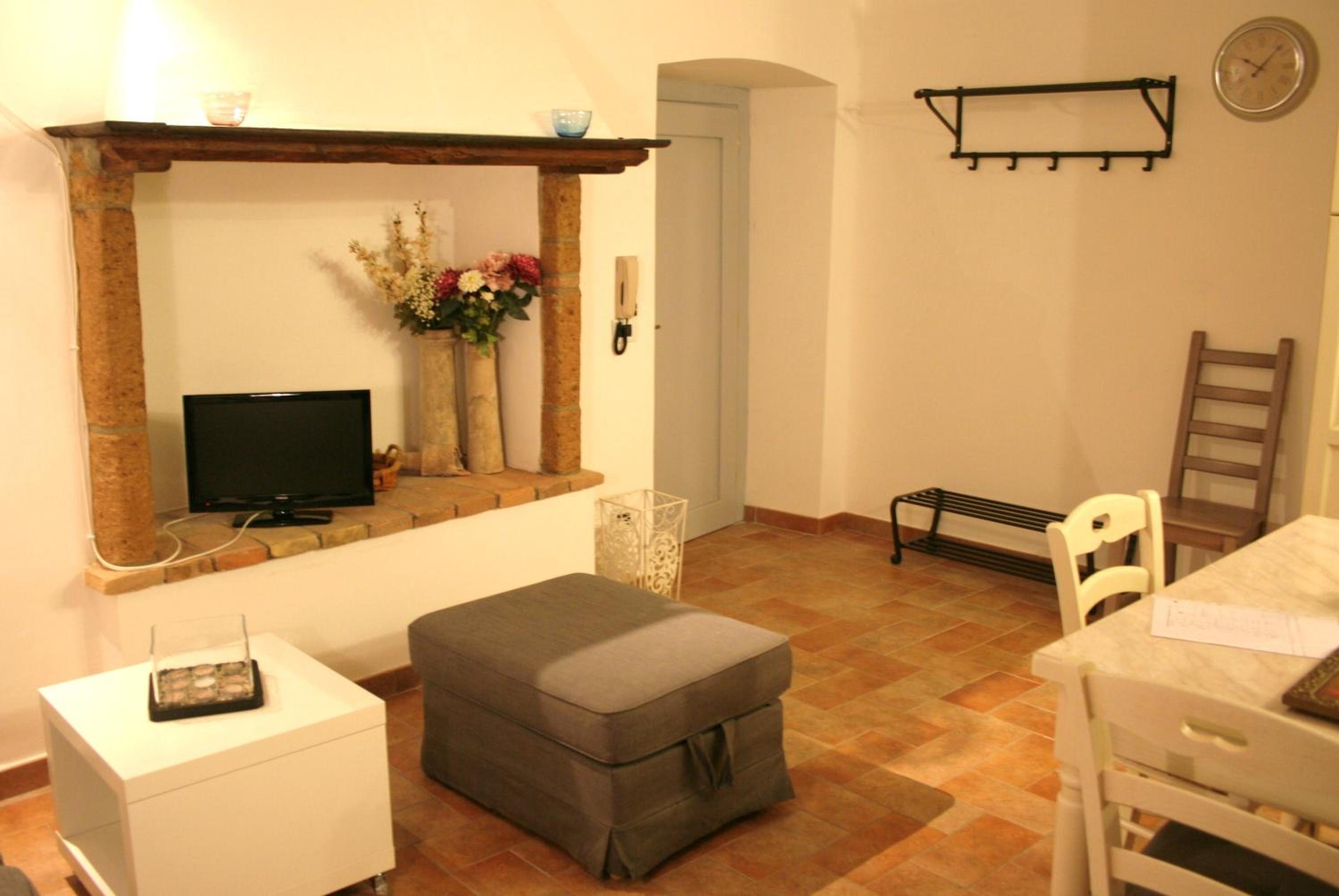 Apartment photo 2