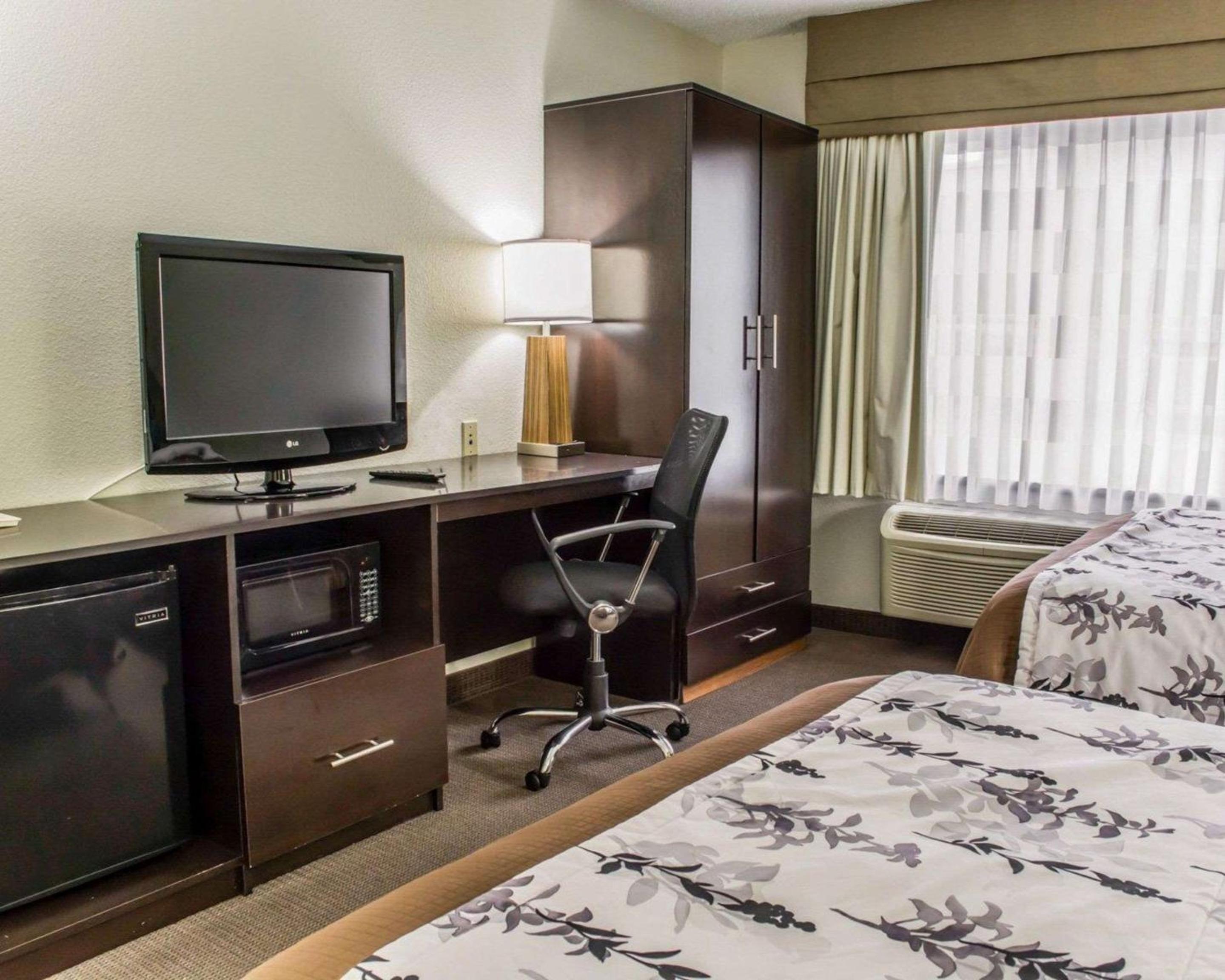 Double Room with Two Double Beds - Non-Smoking - Photo 4