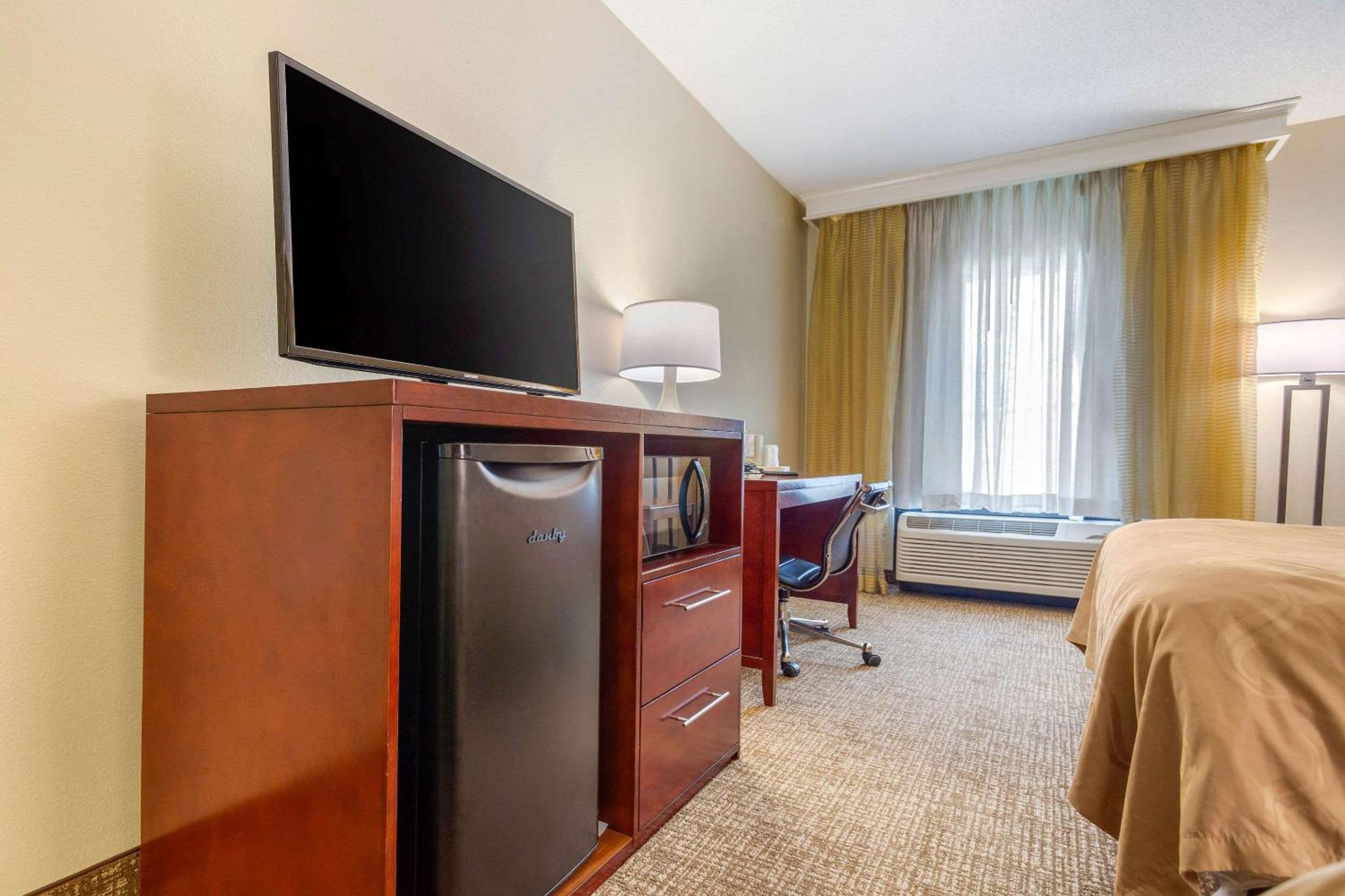 Double Room with Two Double Beds - Non-Smoking - Photo 4