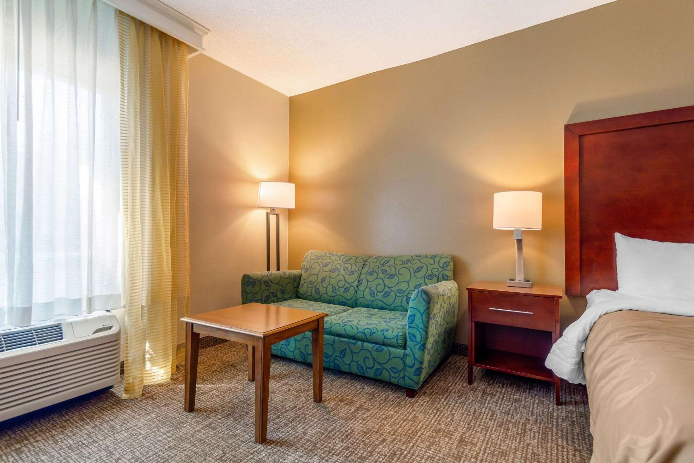 Standard King Room - Photo 5