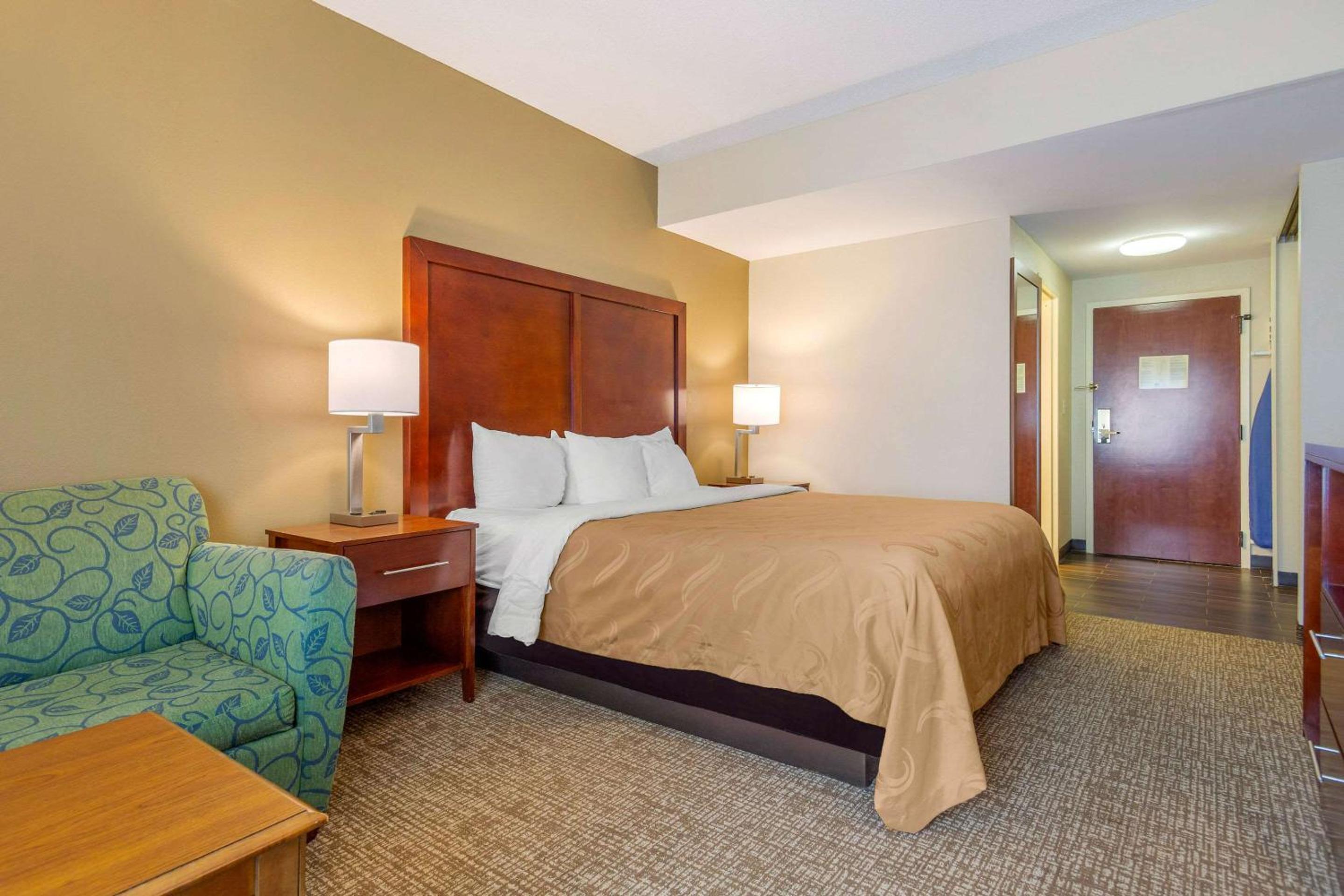 Standard King Room - Photo 4