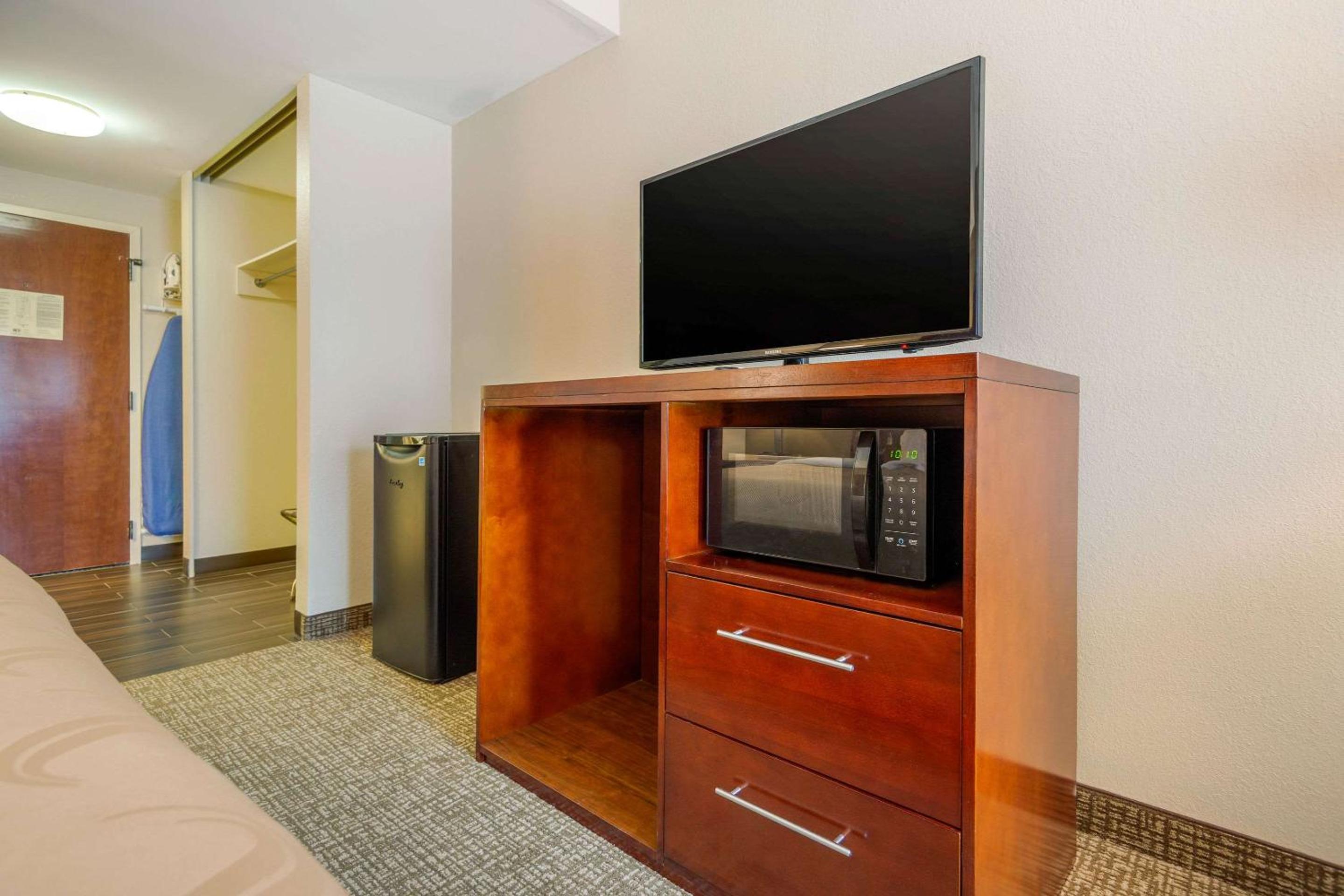 Standard King Room - Photo 3
