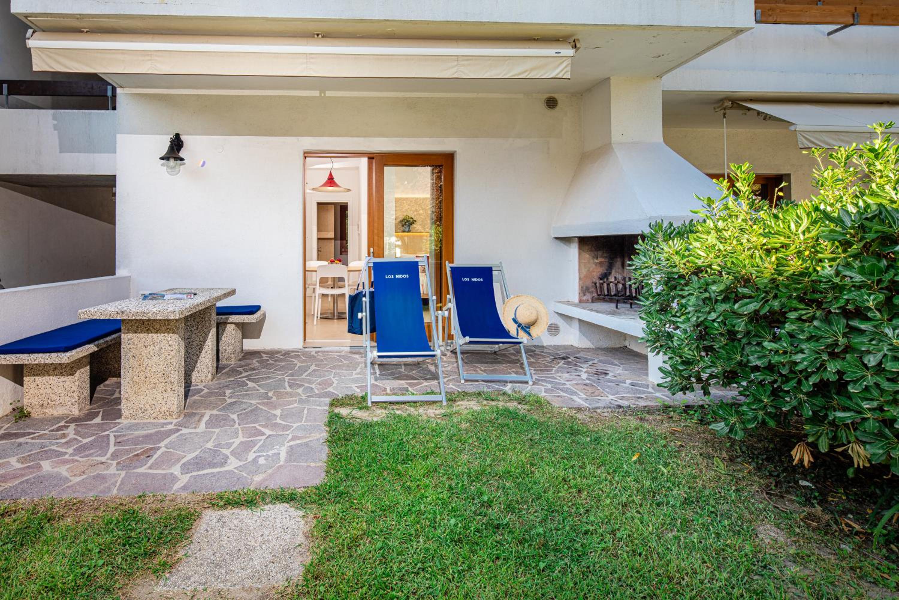 Deluxe Apartment with Private Garden - Photo 2