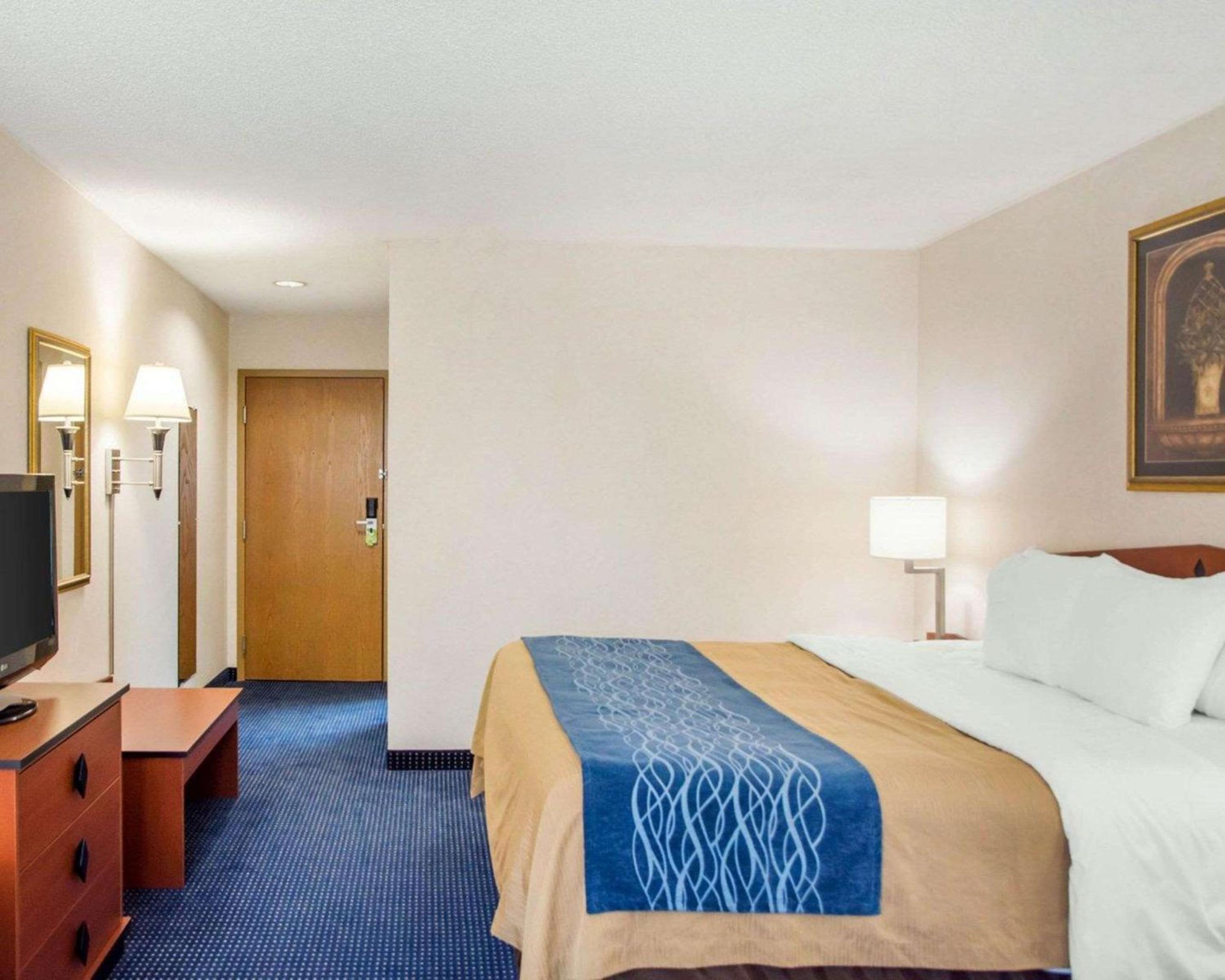 King Room - Non-Smoking - Photo 6