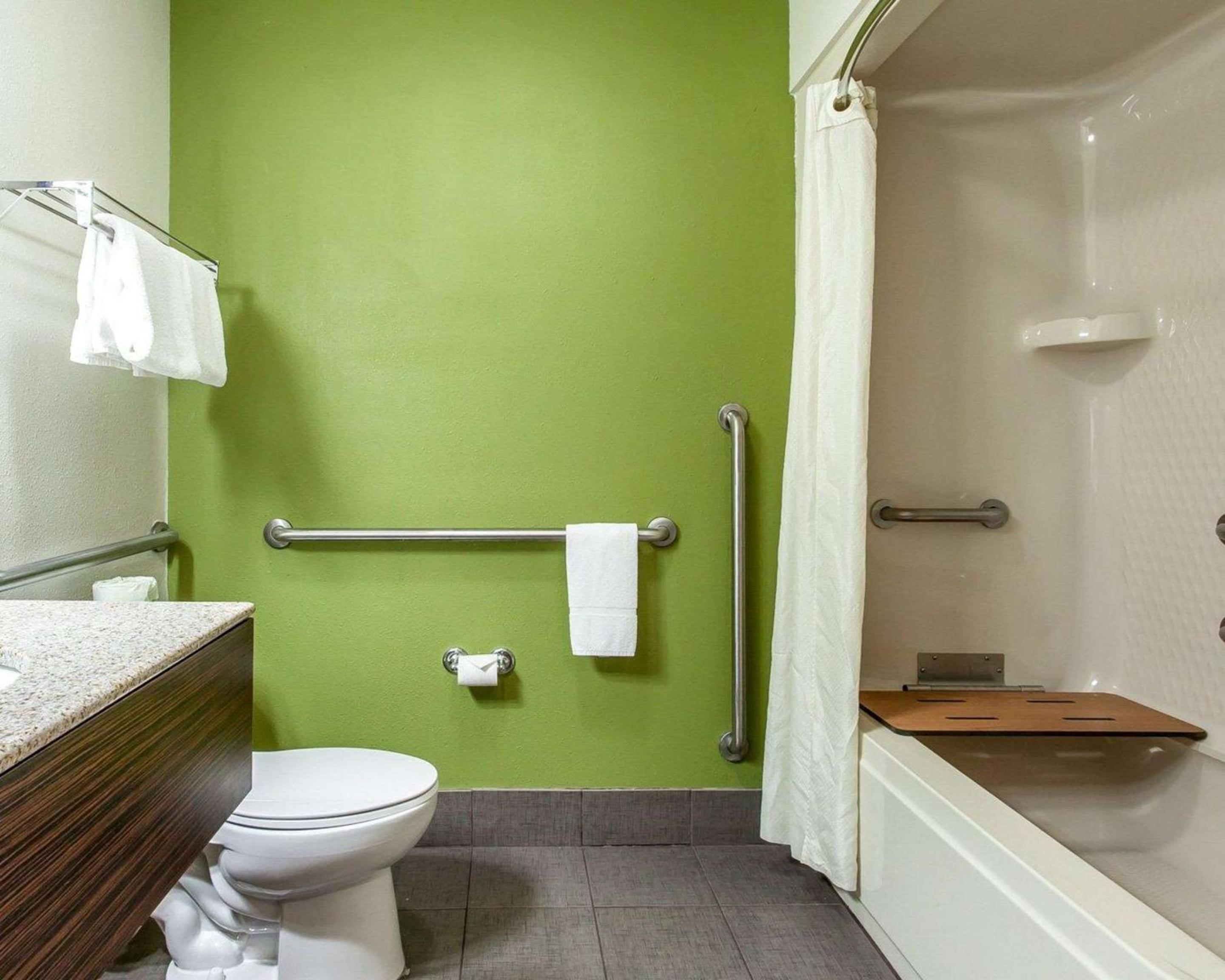 Queen Room - Accessible/Nonsmoking - Photo 3