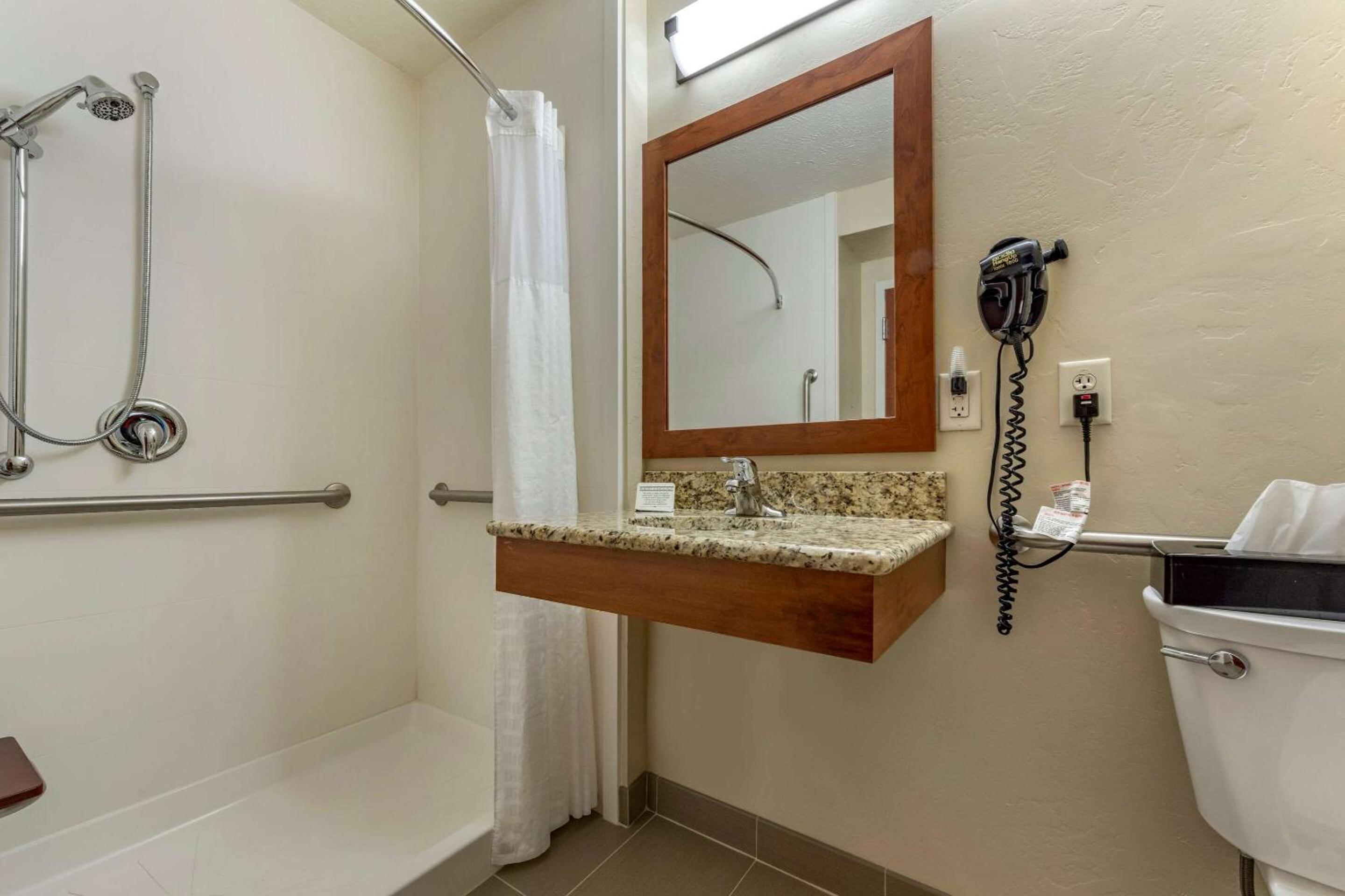 King Room - Disability Access/Non-Smoking - Photo 3