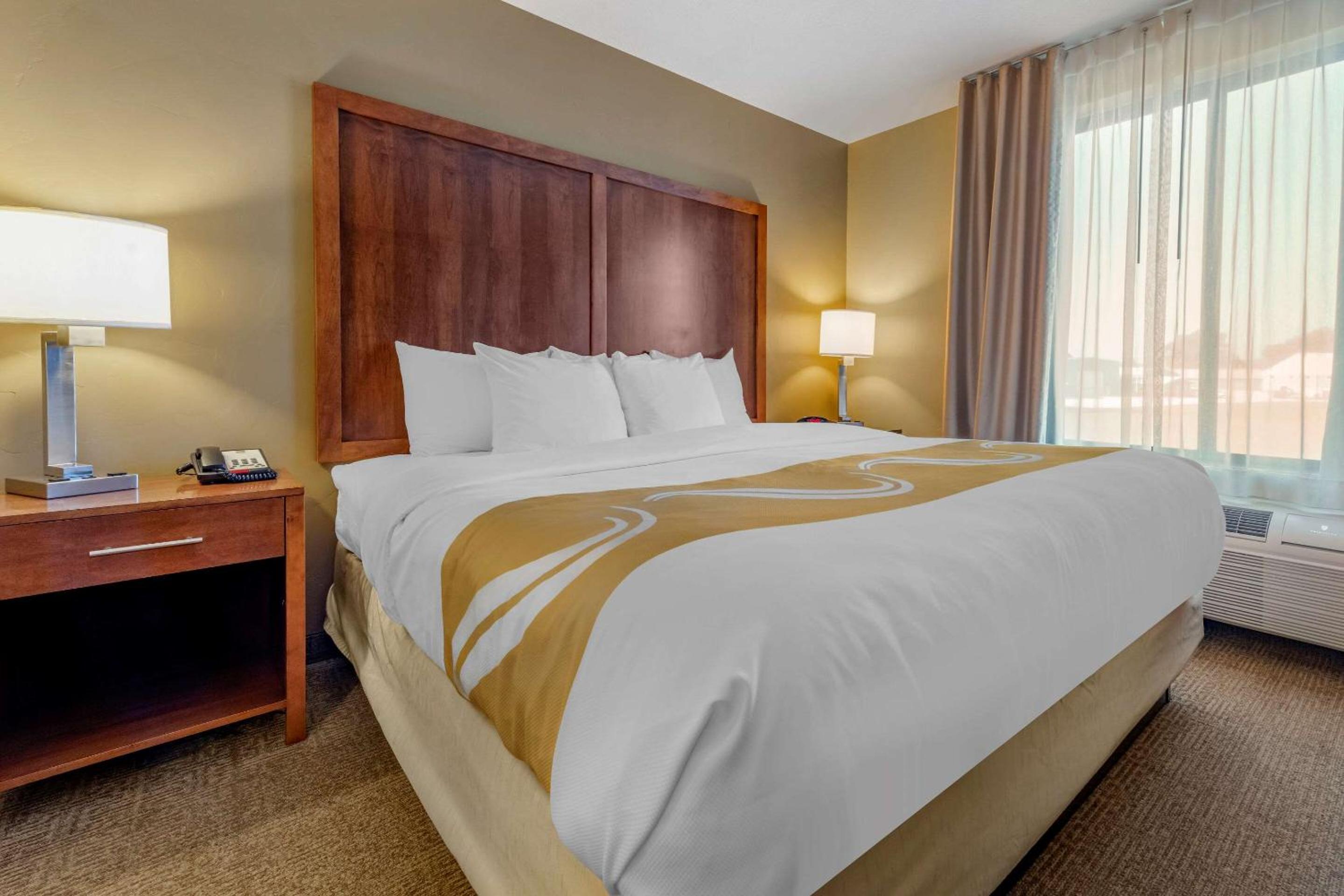 King Suite with Sofa-Bed - Non-Smoking/No Pets - Photo 3