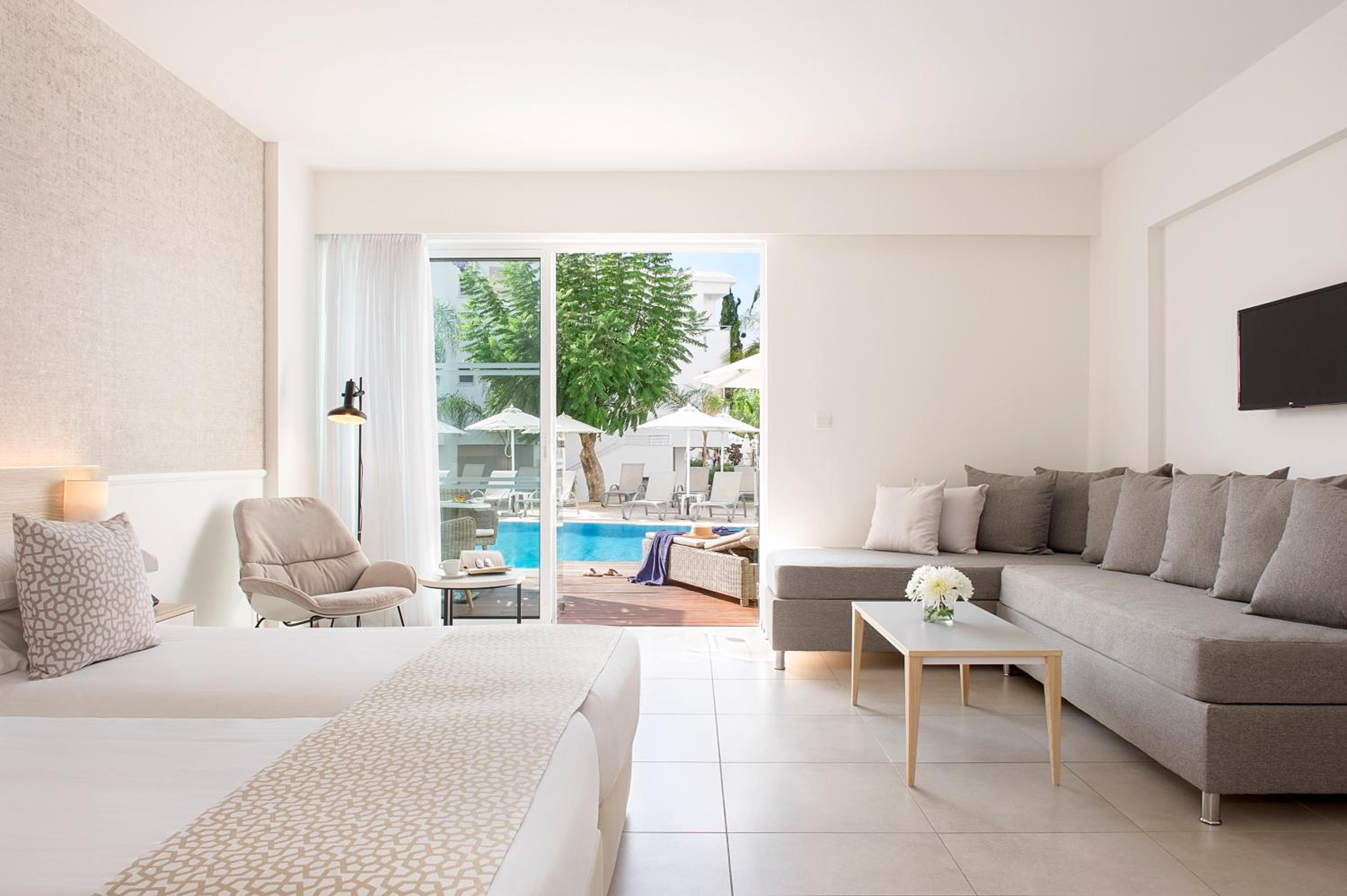 Suite Junior avec Accès Direct à la Piscine
