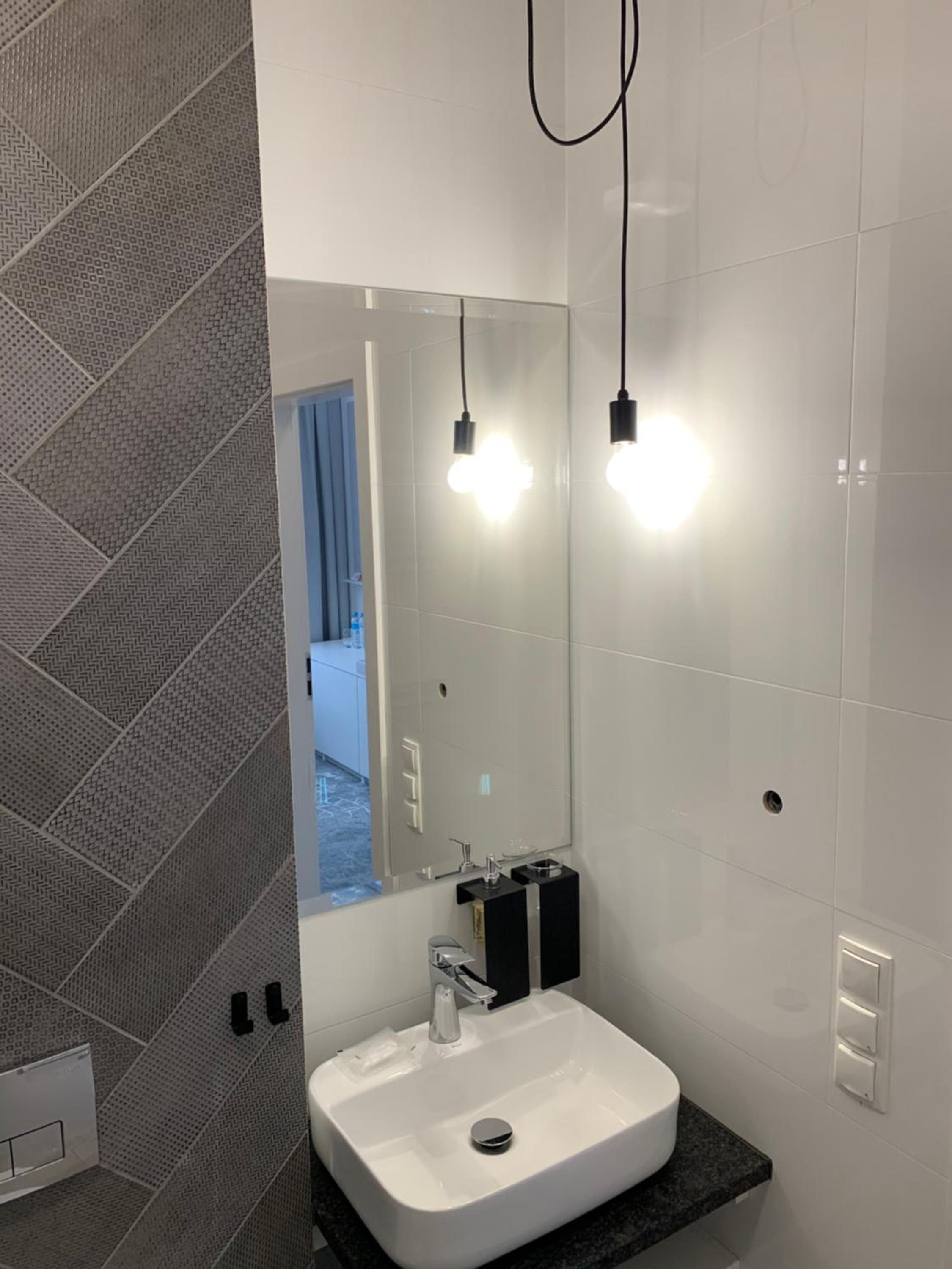 Deluxe Double or Twin Room - Photo 9