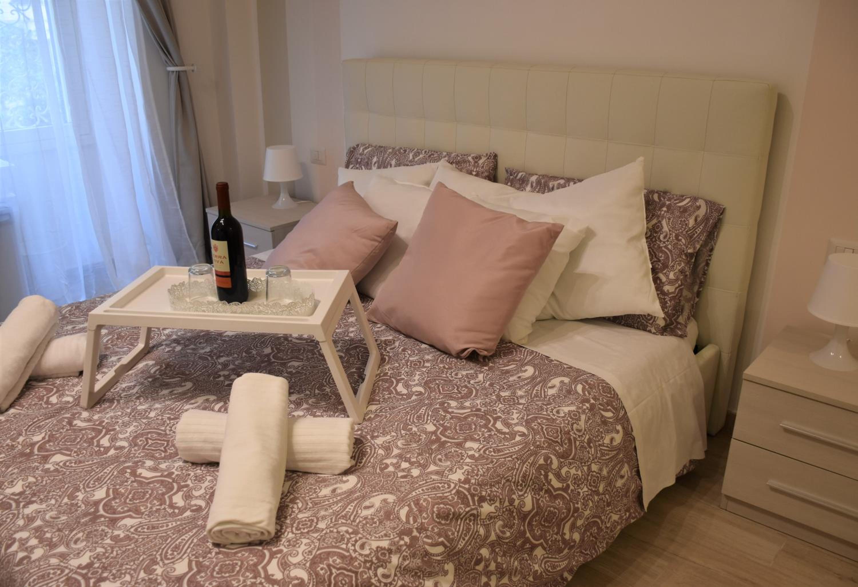 Queen Room photo 2