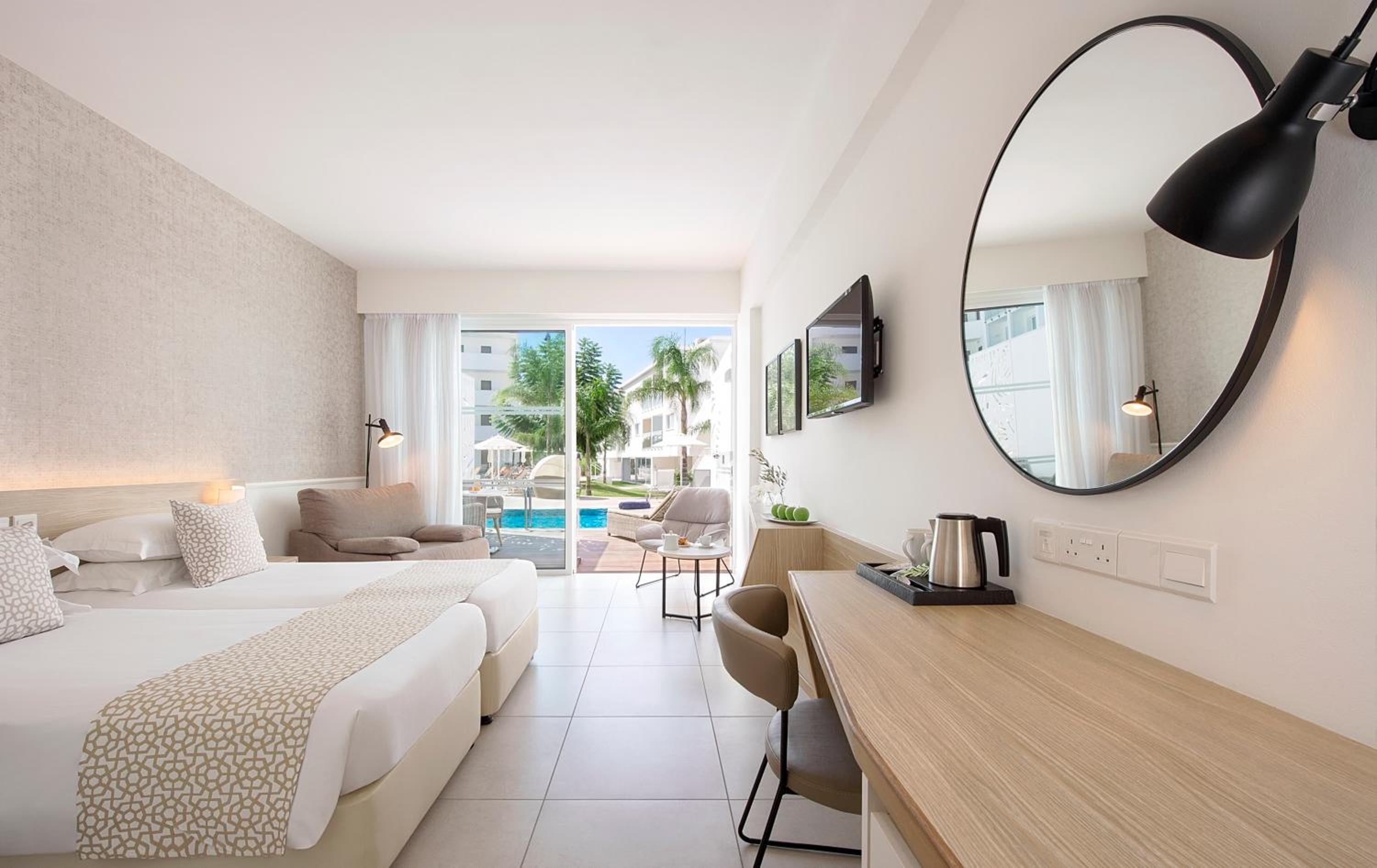 Chambre Double ou Lits Jumeaux avec Accès Direct à la Piscine