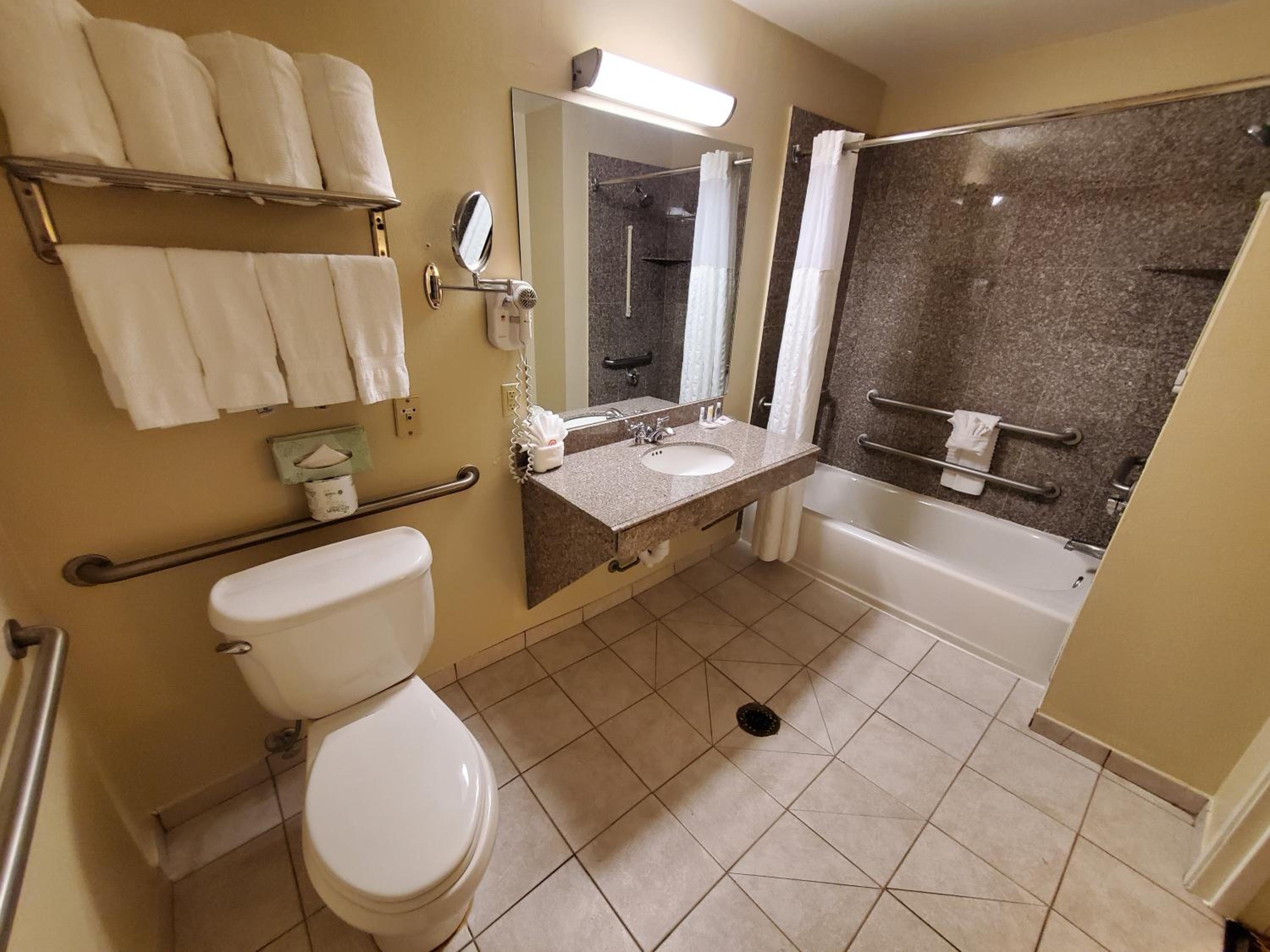 Queen Room - Non-Smoking - Photo 3