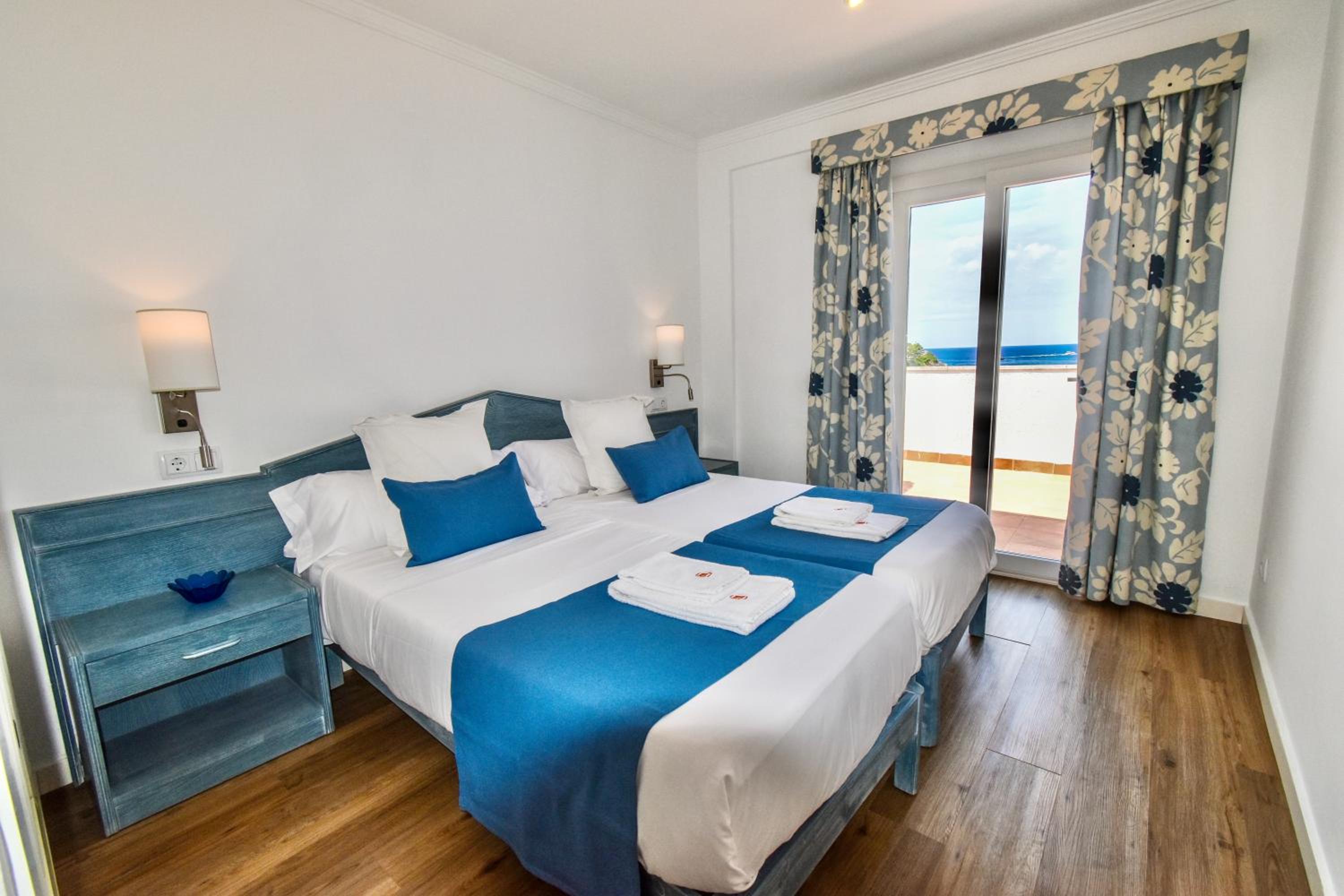 Penthouse Apartment with Sea View photo 3