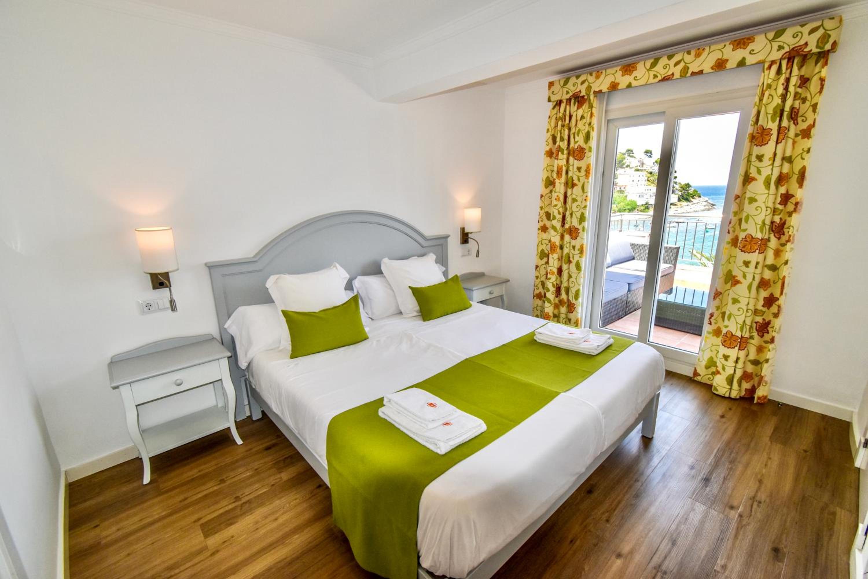 Penthouse Apartment with Sea View photo 2