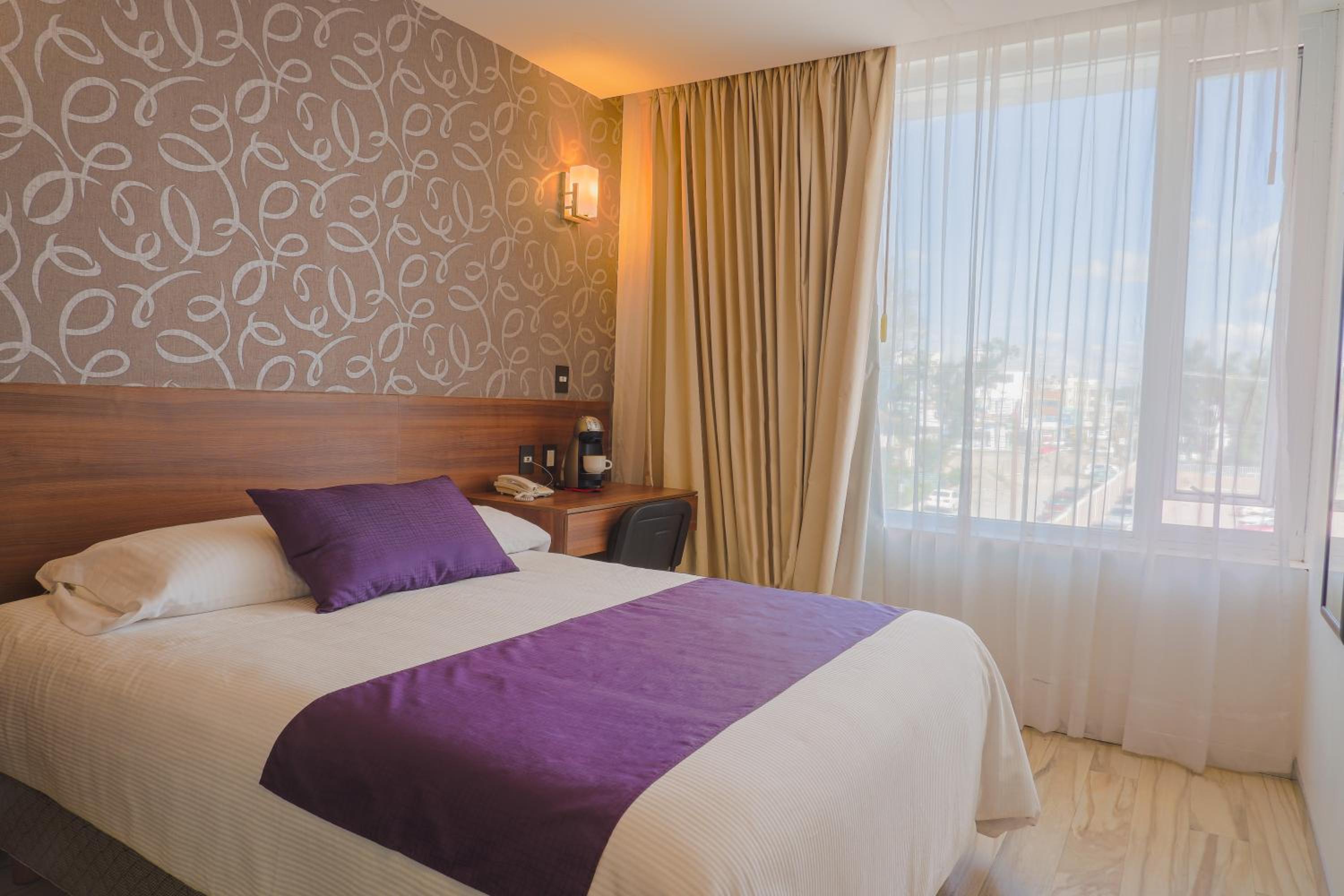 Deluxe Room - Photo 6