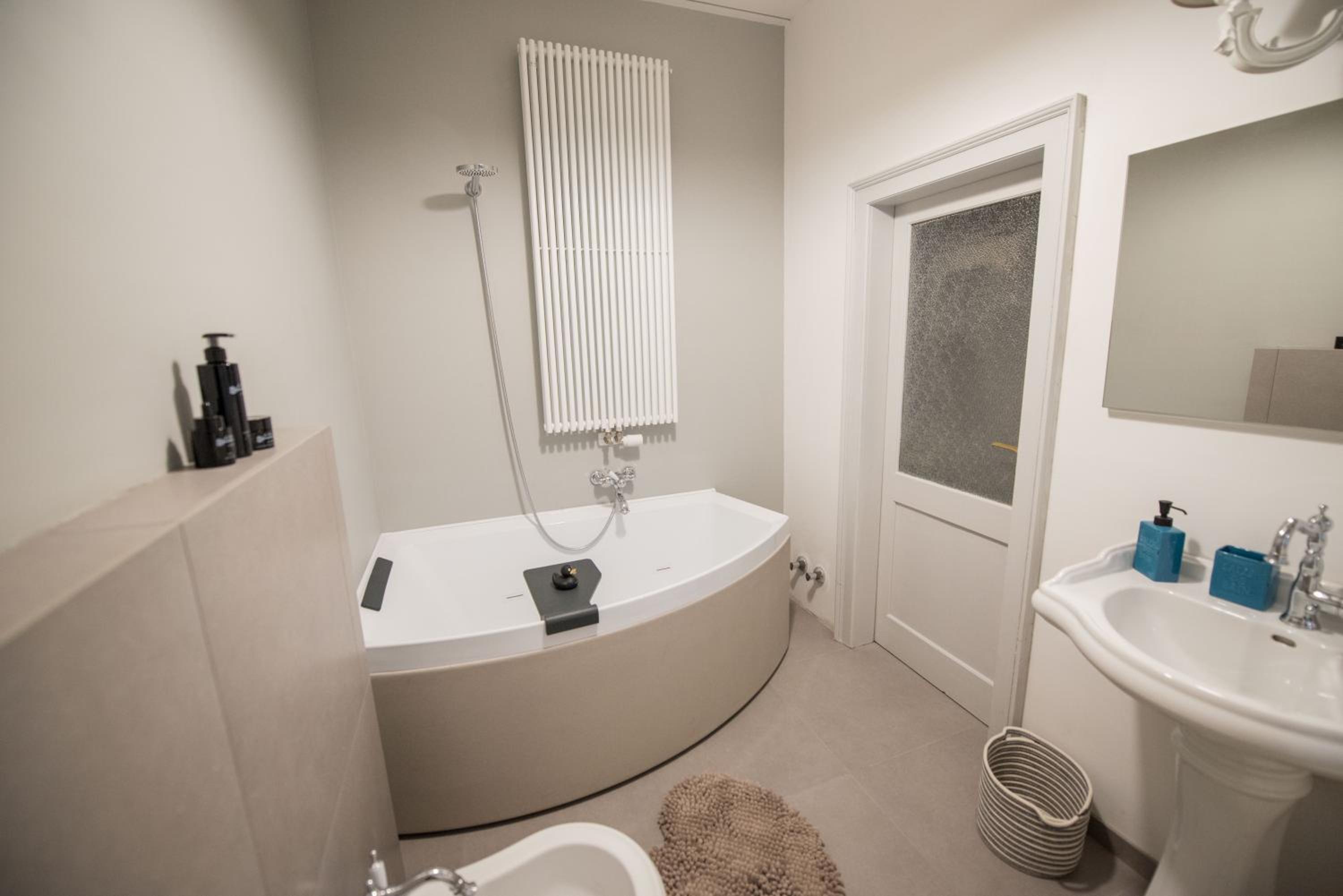 One-Bedroom Apartment - Photo 9