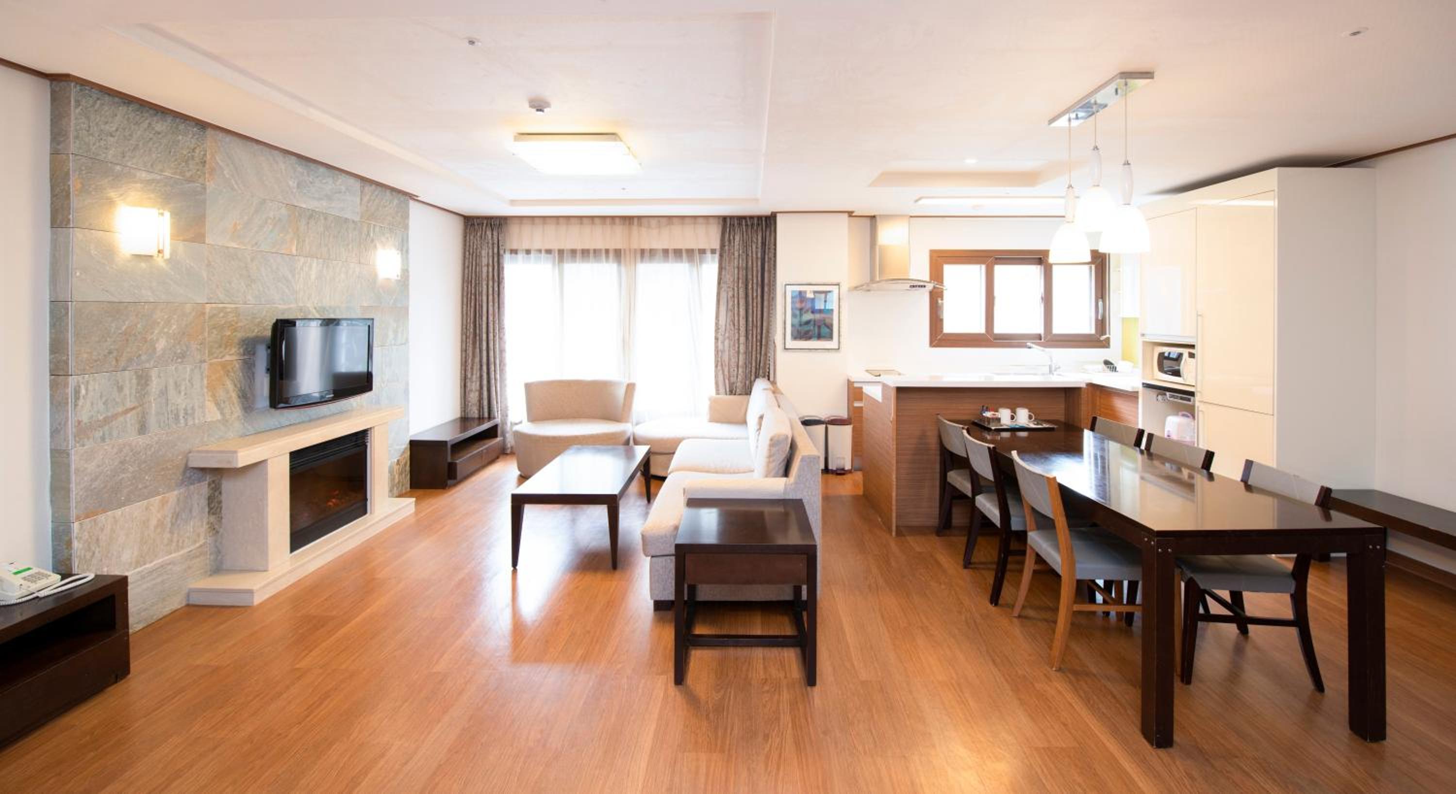 Royal Suite with Two Queen Beds - Non-Smoking