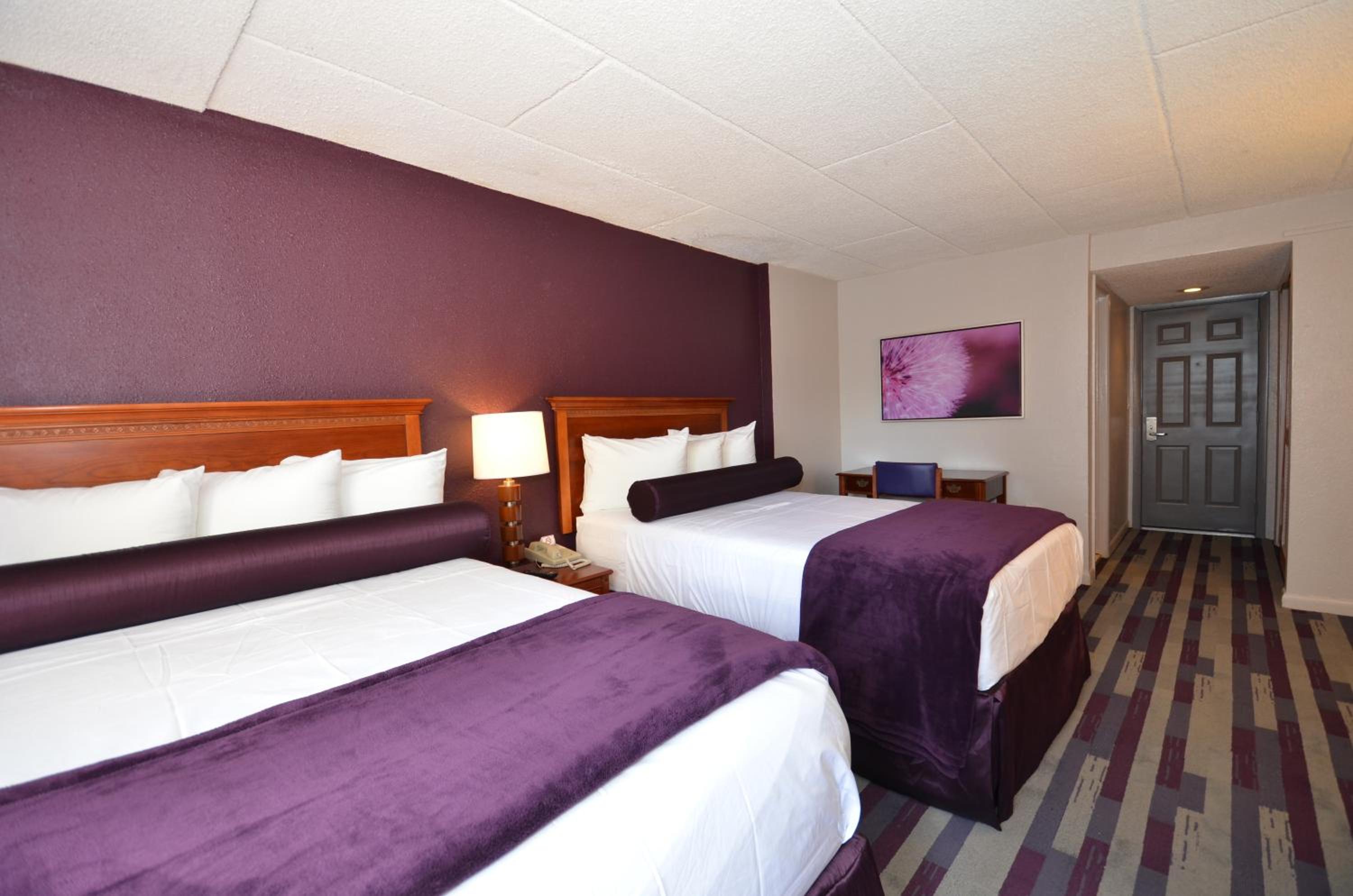 Double Room with Two Double Beds (4 Adults) - Photo 3