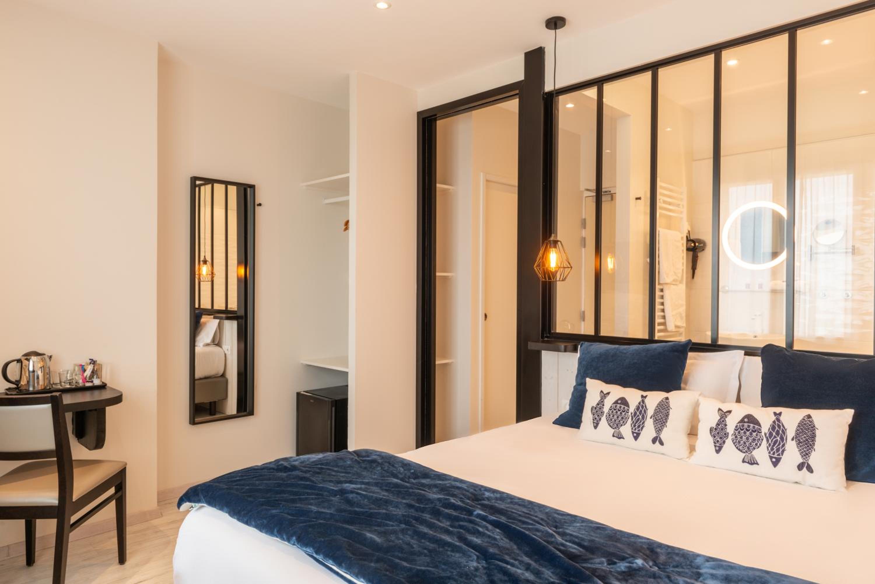 Superior Double Room with Sea View - Photo 5