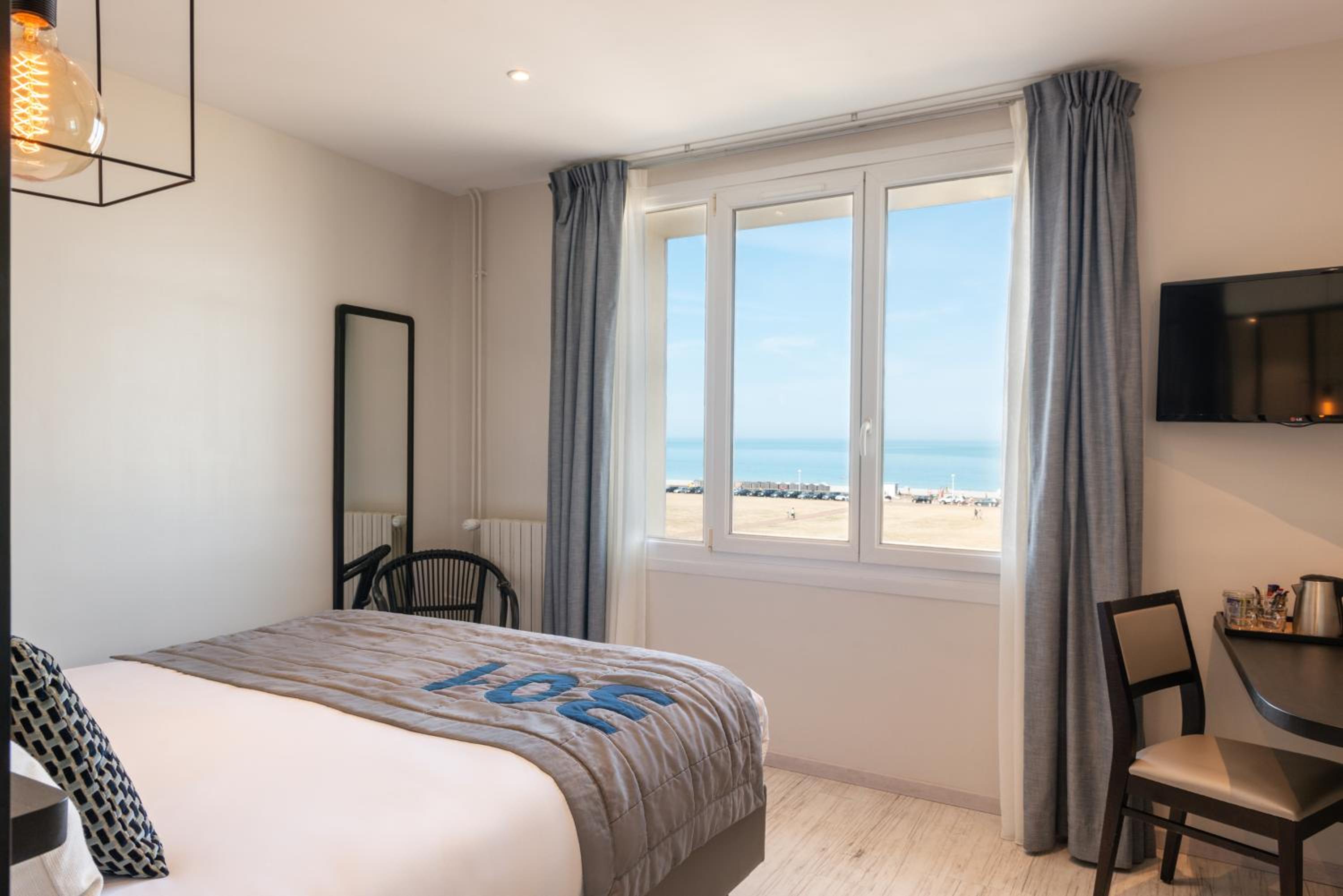 Superior Double Room with Sea View - Photo 7
