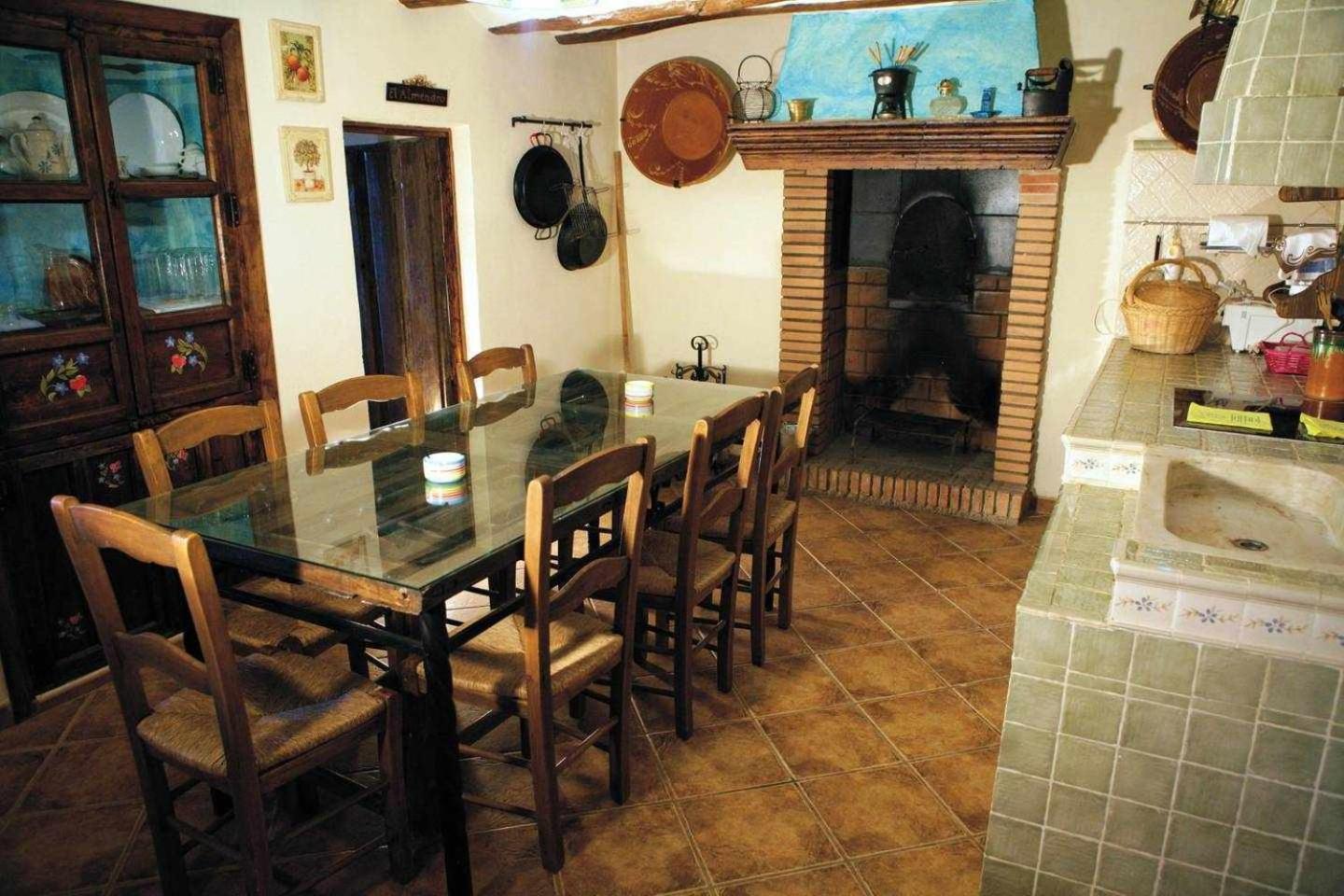 Five-Bedroom House photo 3