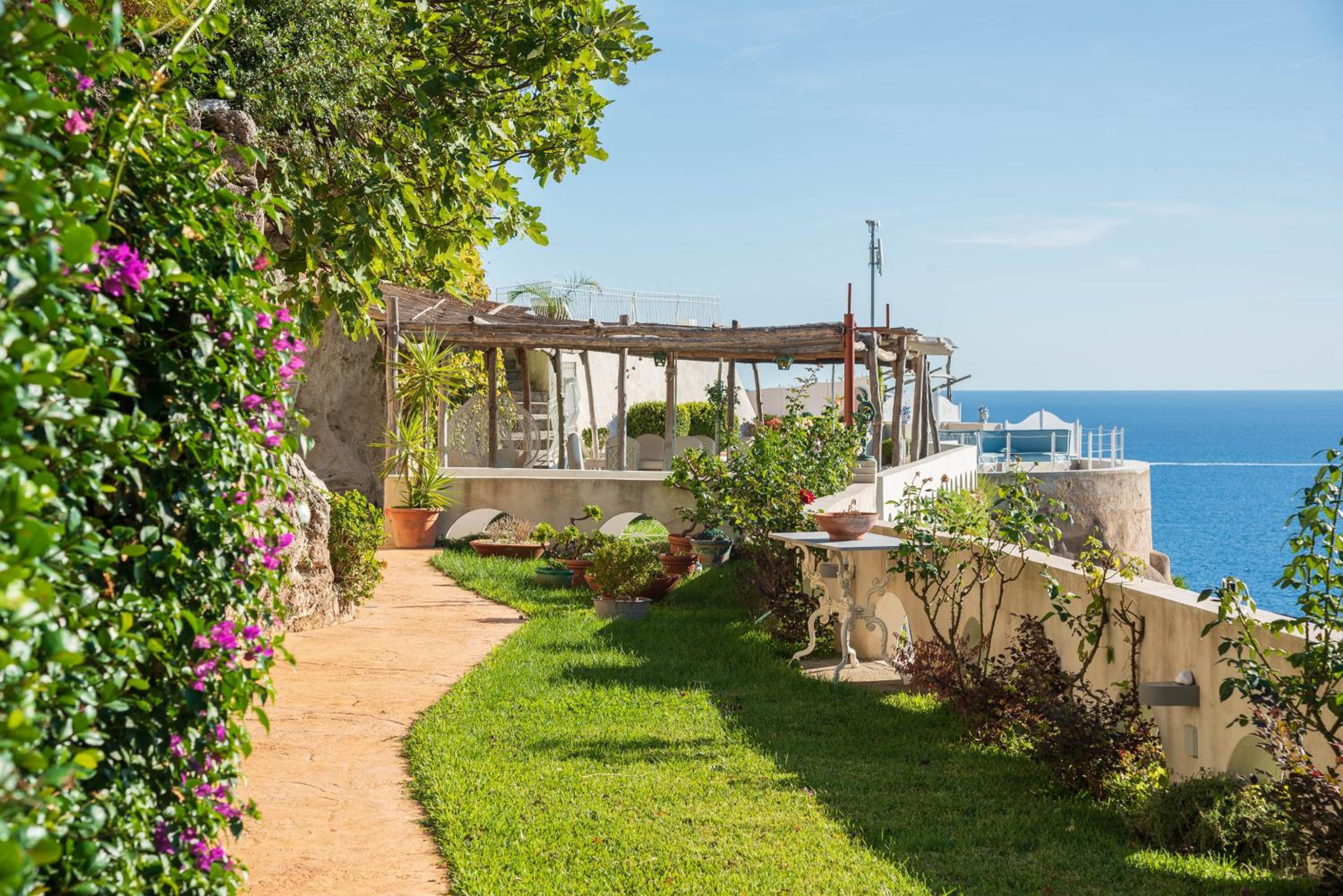 Four-Bedroom Villa with Private Pool photo 2