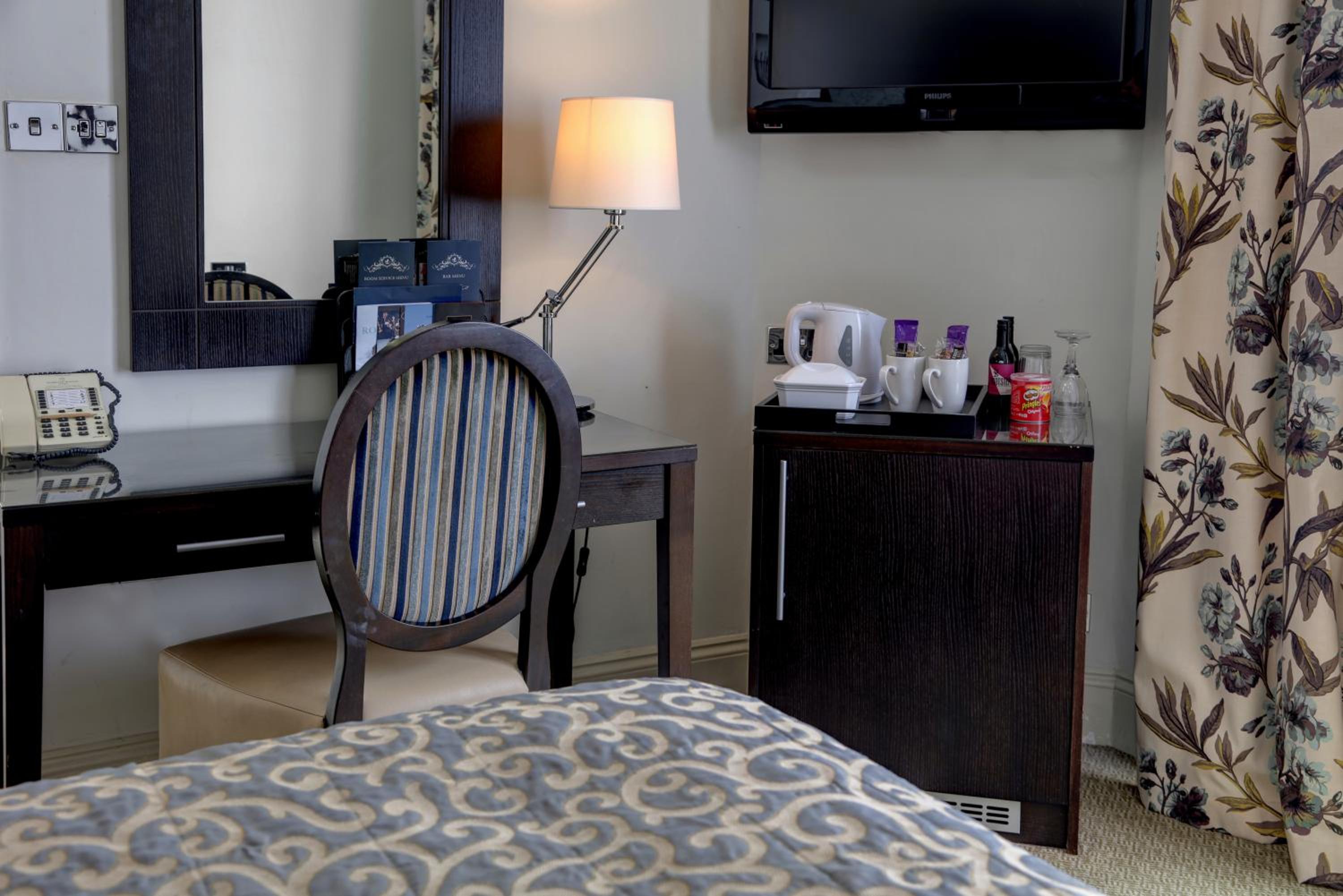 Small Double Room with Mini Double Bed photo 1