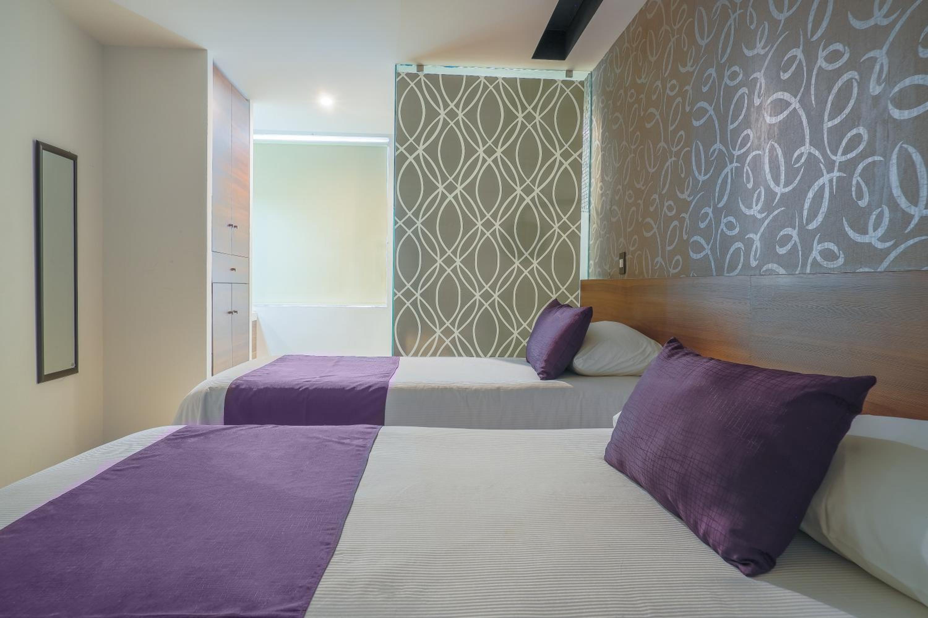 Deluxe Queen Room - Photo 1
