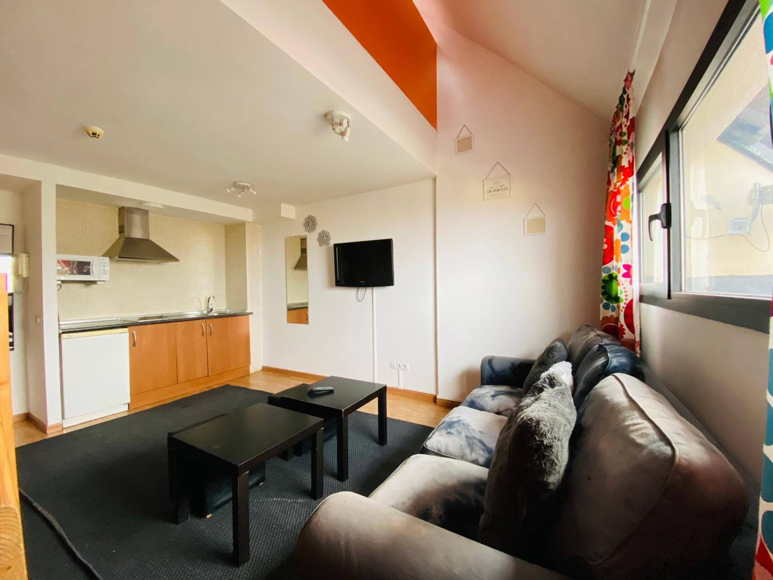 Apartment with Mountain View - Photo 8