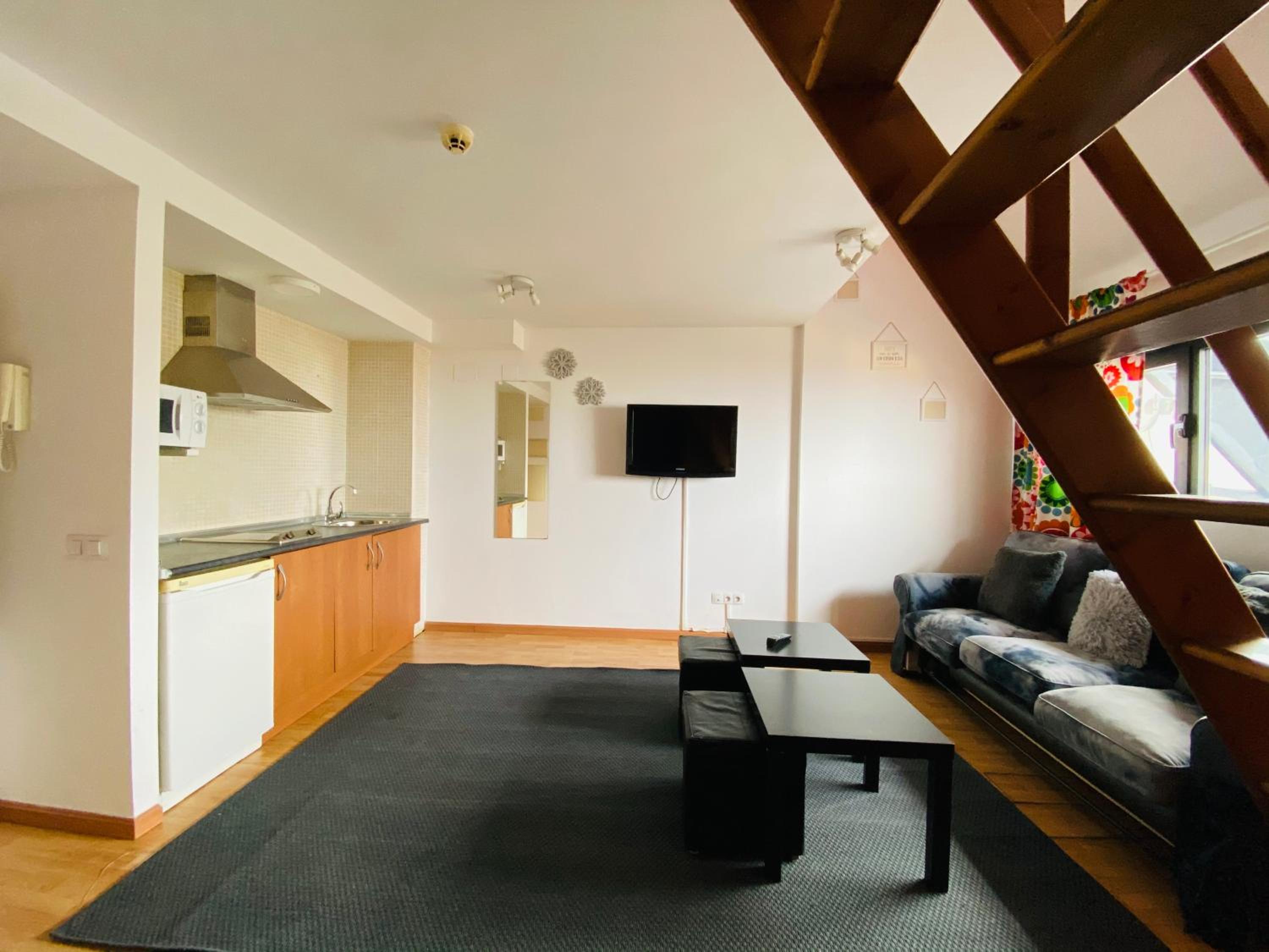 Apartment with Mountain View - Photo 10